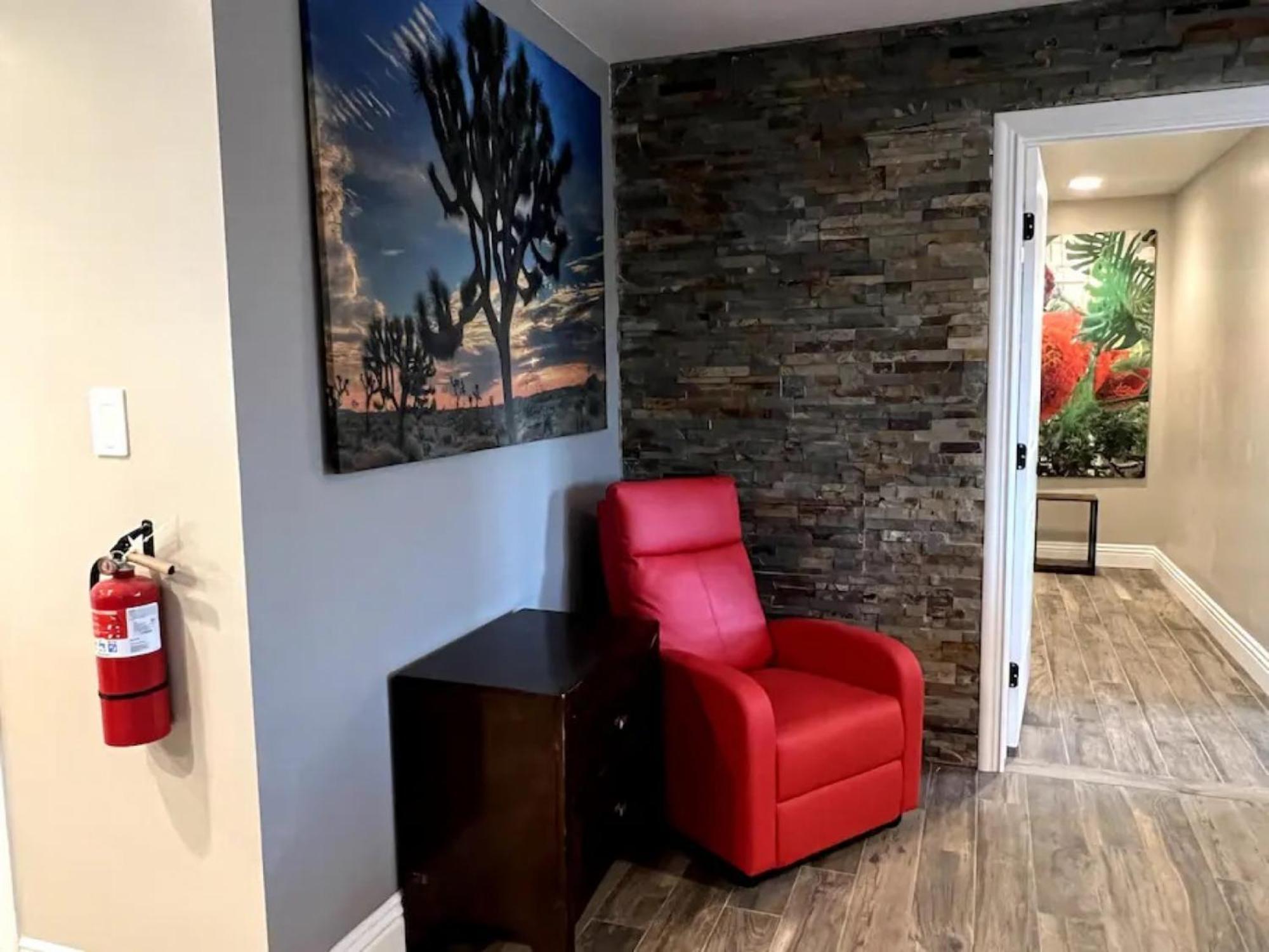 Lux Private - Pool, Billiards, 8 Smart Tvs, Board Games, Cotton Bedding - The Stone Sanctuary At Mccullough Hills Trailhead Holiday home Las Vegas