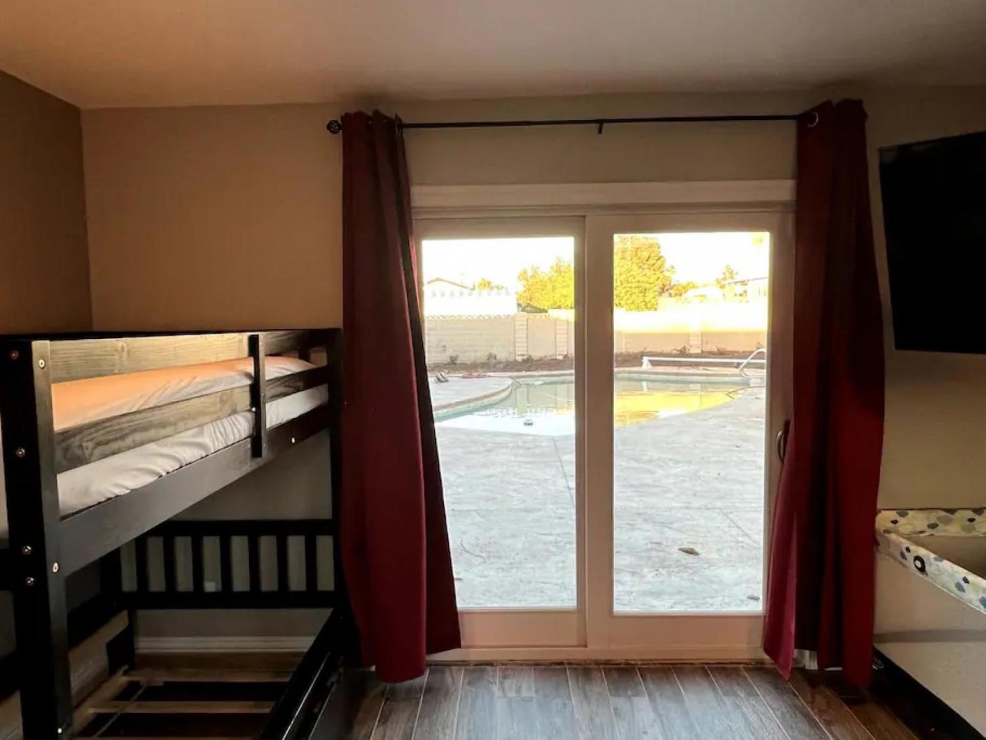 Holiday home Lux Private - Pool, Billiards, 8 Smart Tvs, Board Games, Cotton Bedding - The Stone Sanctuary At Mccullough Hills Trailhead