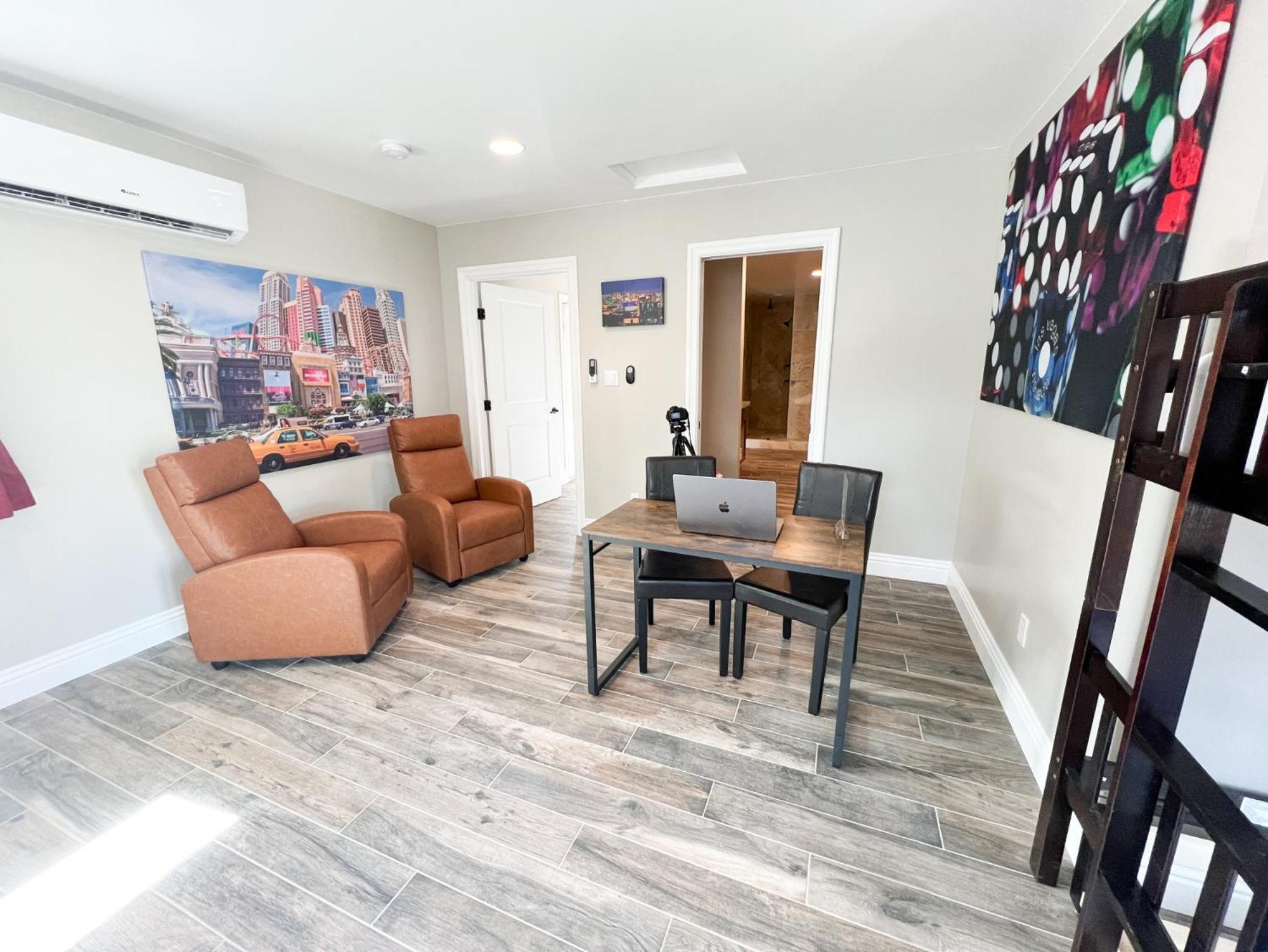 Holiday home Lux Private - Pool, Billiards, 8 Smart Tvs, Board Games, Cotton Bedding - The Stone Sanctuary At Mccullough Hills Trailhead *