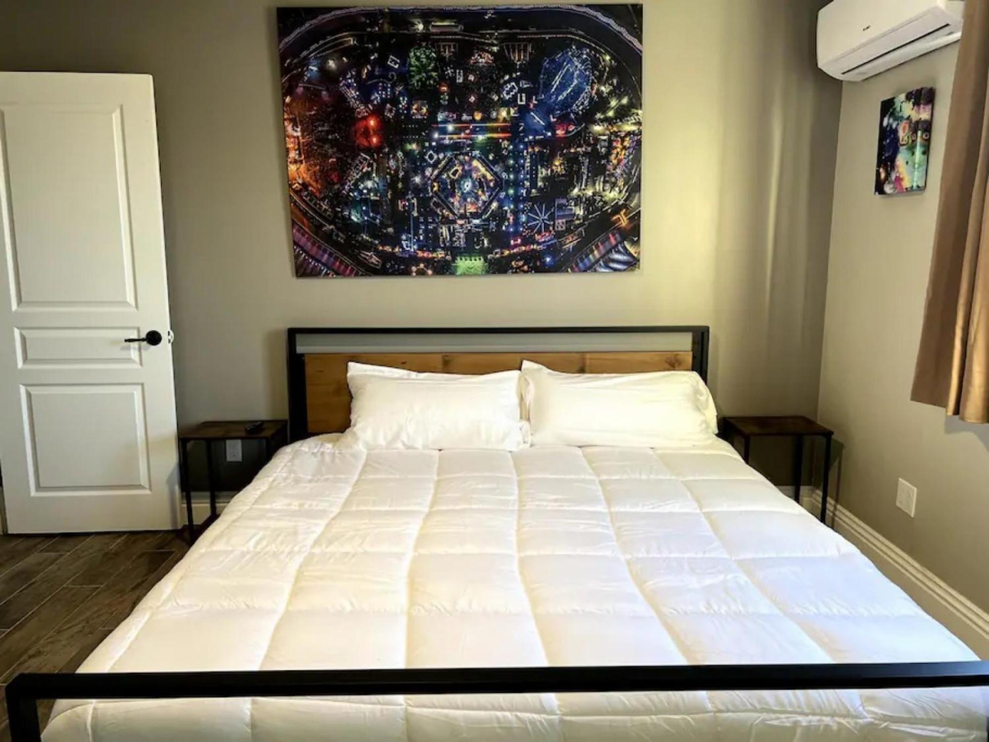 Lux Private - Pool, Billiards, 8 Smart Tvs, Board Games, Cotton Bedding - The Stone Sanctuary At Mccullough Hills Trailhead