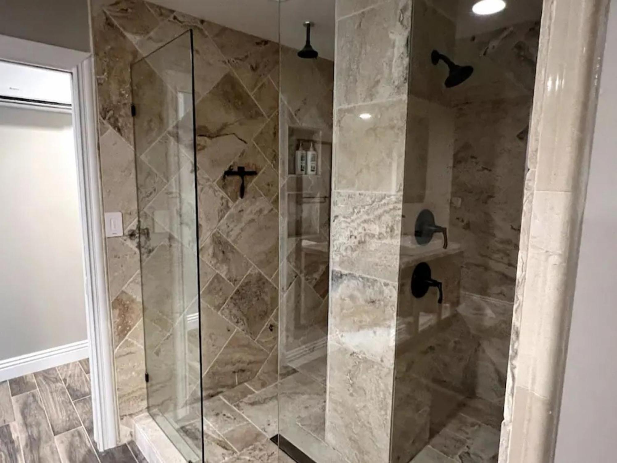 Lux Private - Pool, Billiards, 8 Smart Tvs, Board Games, Cotton Bedding - The Stone Sanctuary At Mccullough Hills Trailhead Holiday home Las Vegas