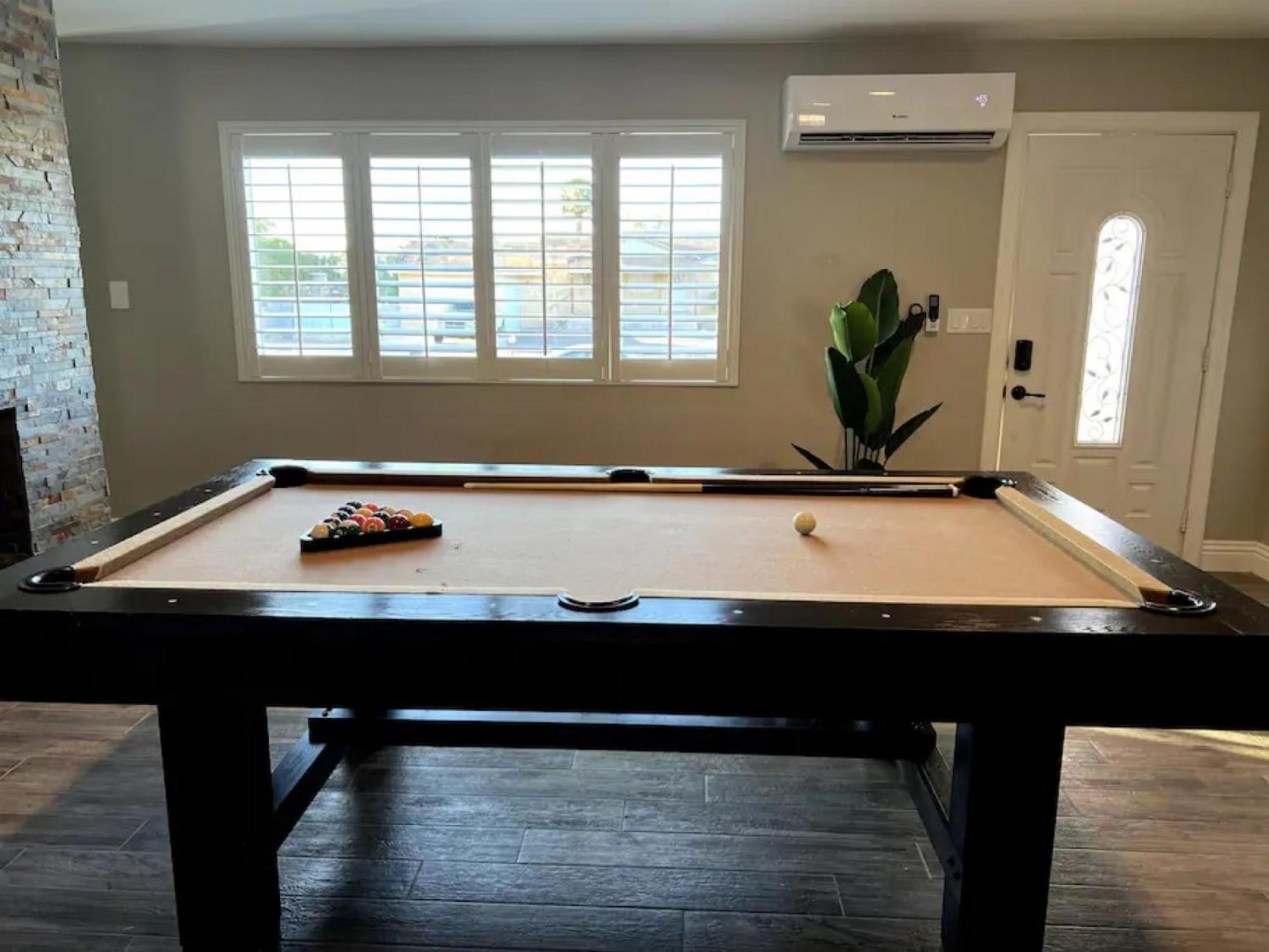 Lux Private - Pool, Billiards, 8 Smart Tvs, Board Games, Cotton Bedding - The Stone Sanctuary At Mccullough Hills Trailhead Las Vegas