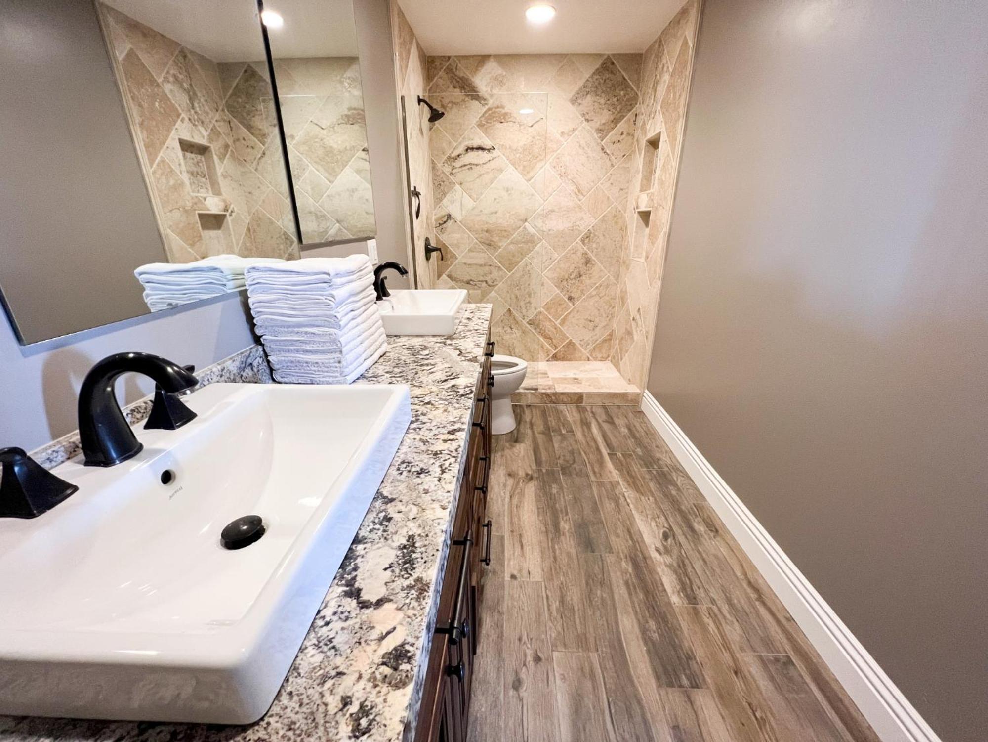 Lux Private - Pool, Billiards, 8 Smart Tvs, Board Games, Cotton Bedding - The Stone Sanctuary At Mccullough Hills Trailhead * Las Vegas