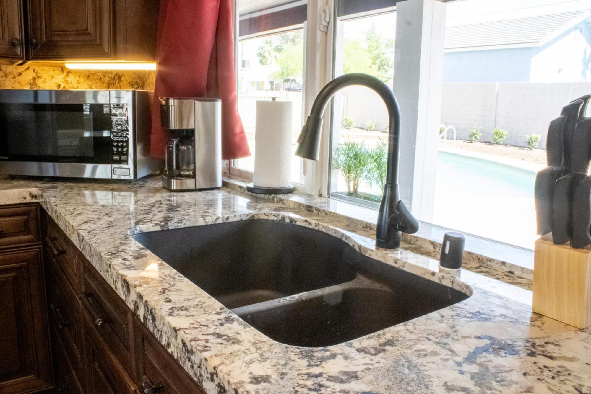 Holiday home Lux Private - Pool, Billiards, 8 Smart Tvs, Board Games, Cotton Bedding - The Stone Sanctuary At Mccullough Hills Trailhead