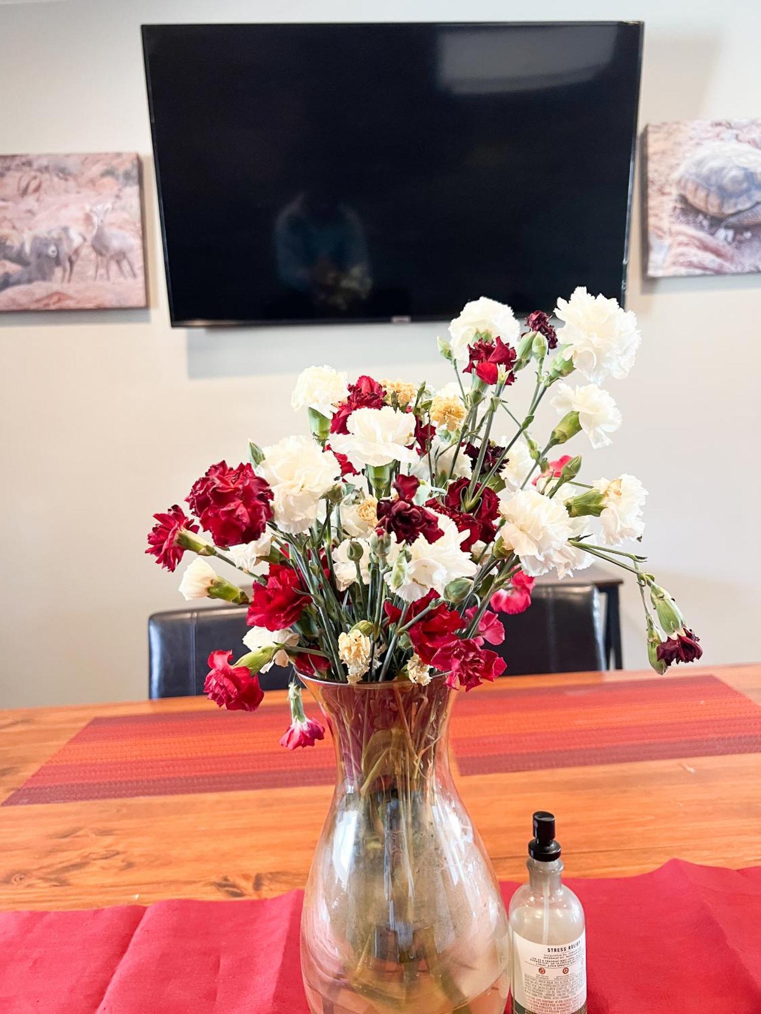 Lux Private - Pool, Billiards, 8 Smart Tvs, Board Games, Cotton Bedding - The Stone Sanctuary At Mccullough Hills Trailhead Holiday home Las Vegas