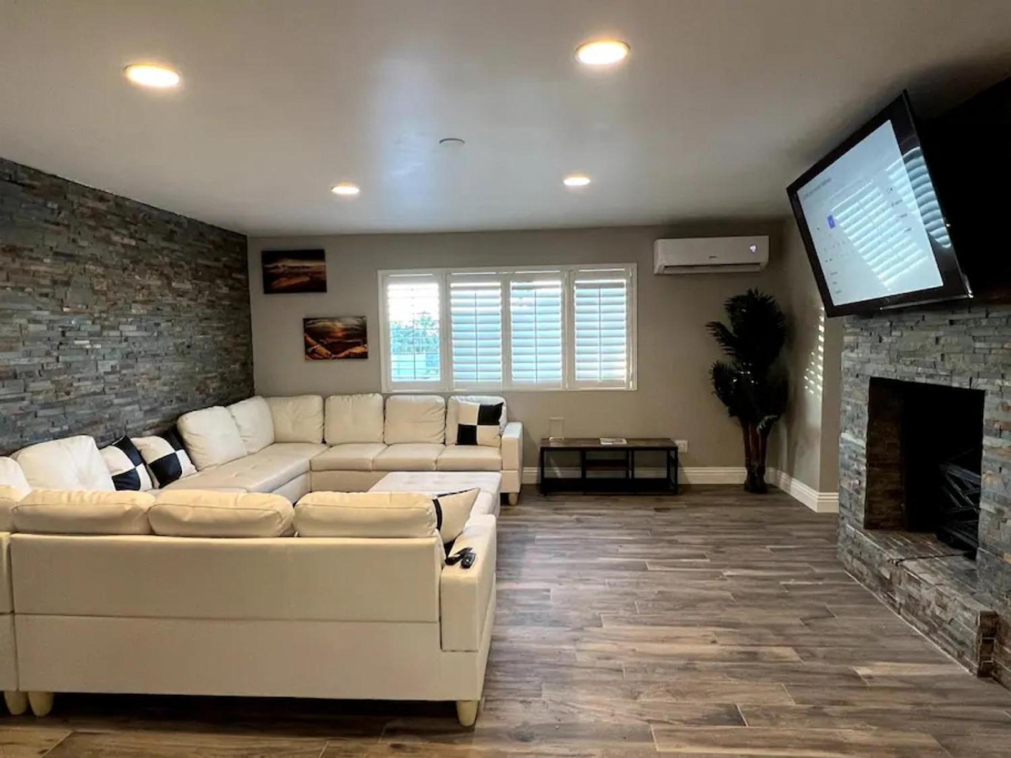 Holiday home Lux Private - Pool, Billiards, 8 Smart Tvs, Board Games, Cotton Bedding - The Stone Sanctuary At Mccullough Hills Trailhead Las Vegas