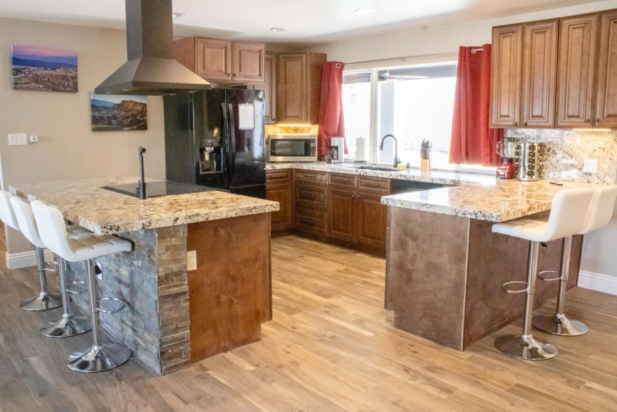 Lux Private - Pool, Billiards, 8 Smart Tvs, Board Games, Cotton Bedding - The Stone Sanctuary At Mccullough Hills Trailhead Holiday home *