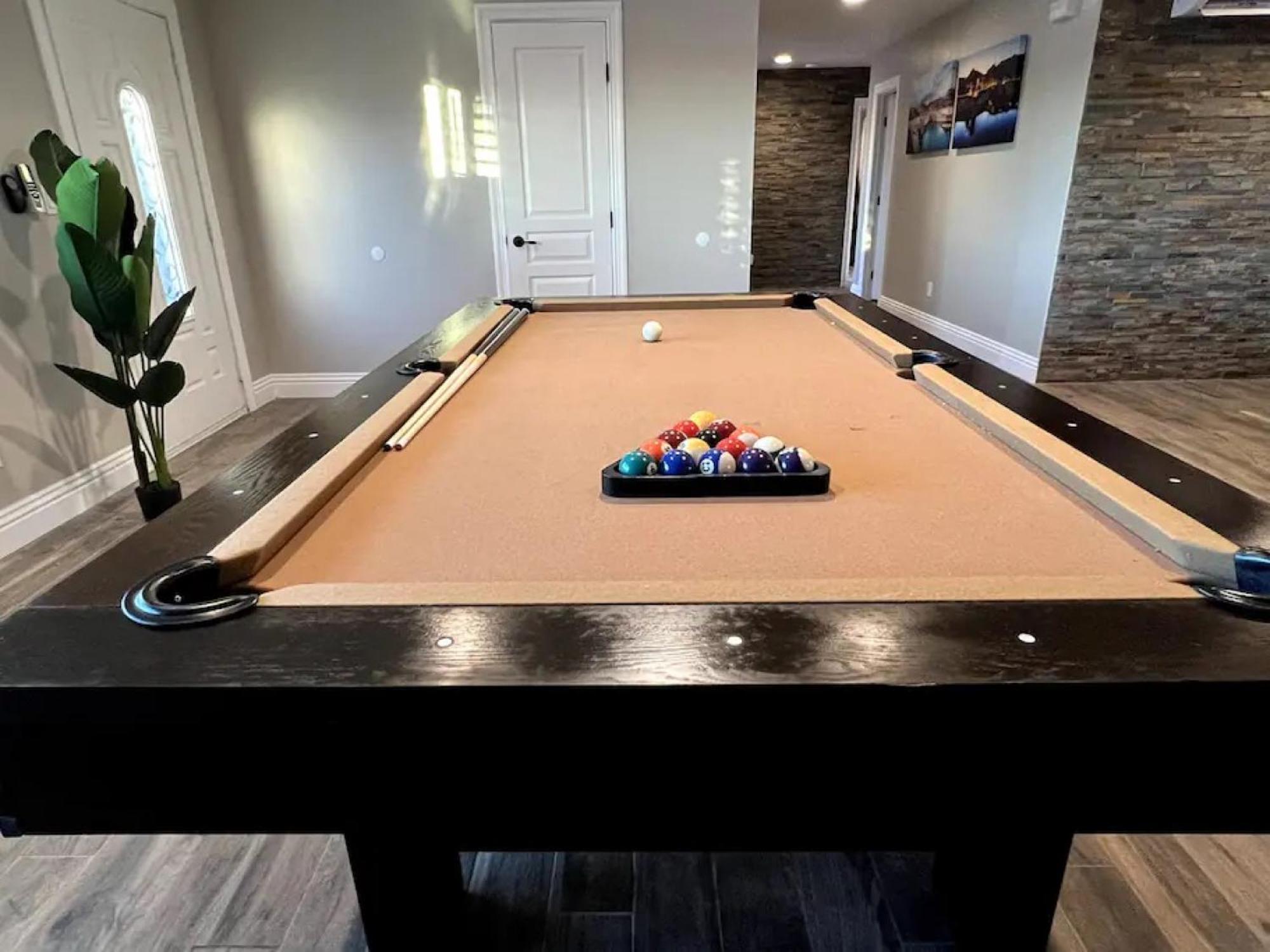 Holiday home Lux Private - Pool, Billiards, 8 Smart Tvs, Board Games, Cotton Bedding - The Stone Sanctuary At Mccullough Hills Trailhead Las Vegas