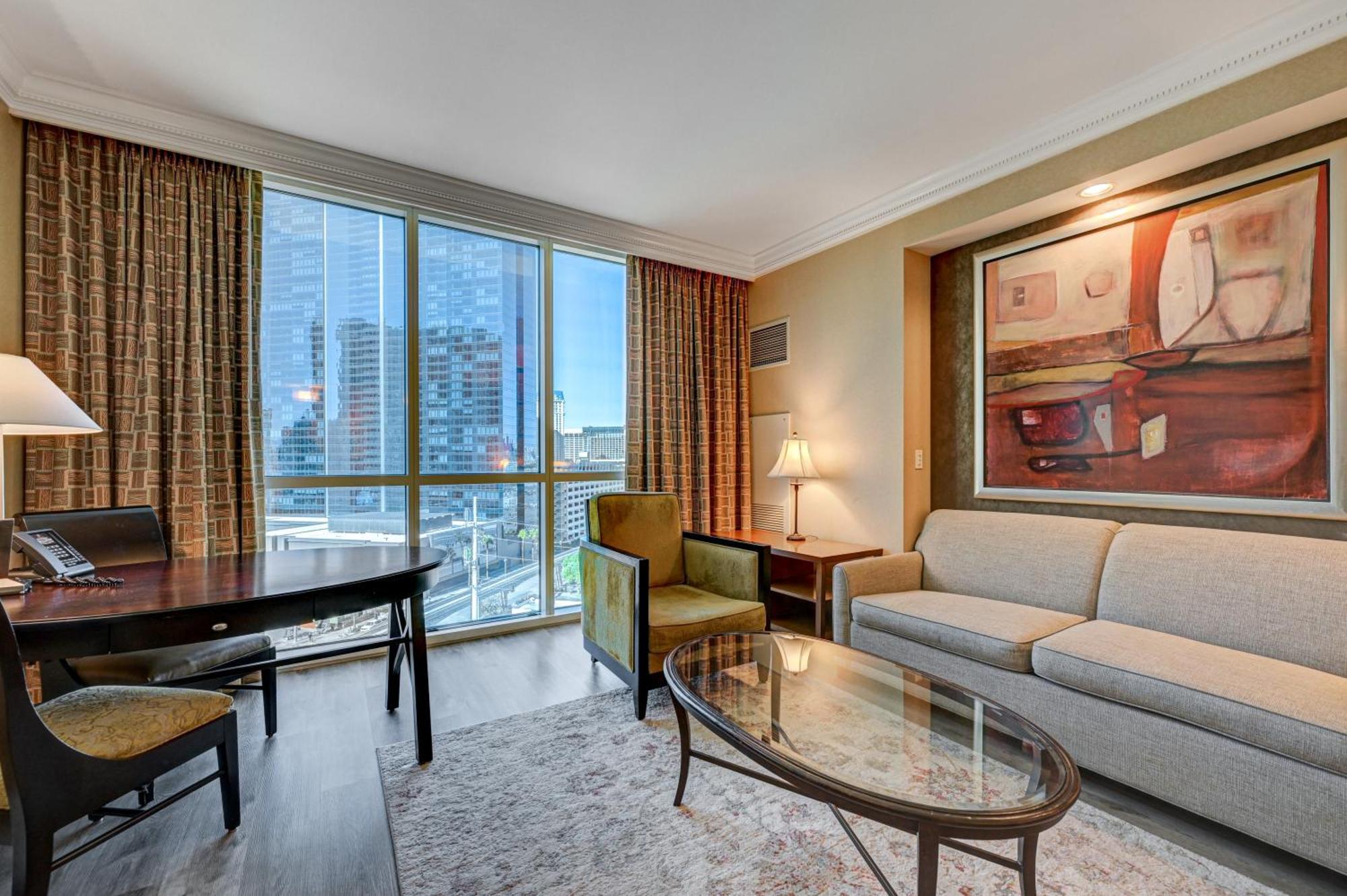 Luxury Mgm Signature, Great Location, Lazy River, No Fees Apartment
