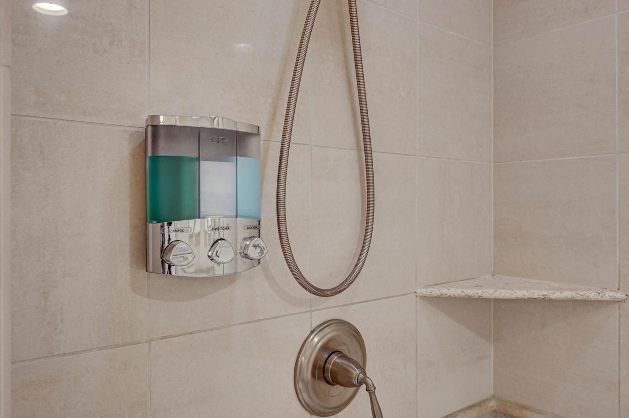 Luxury Mgm Signature, Great Location, Lazy River, No Fees *