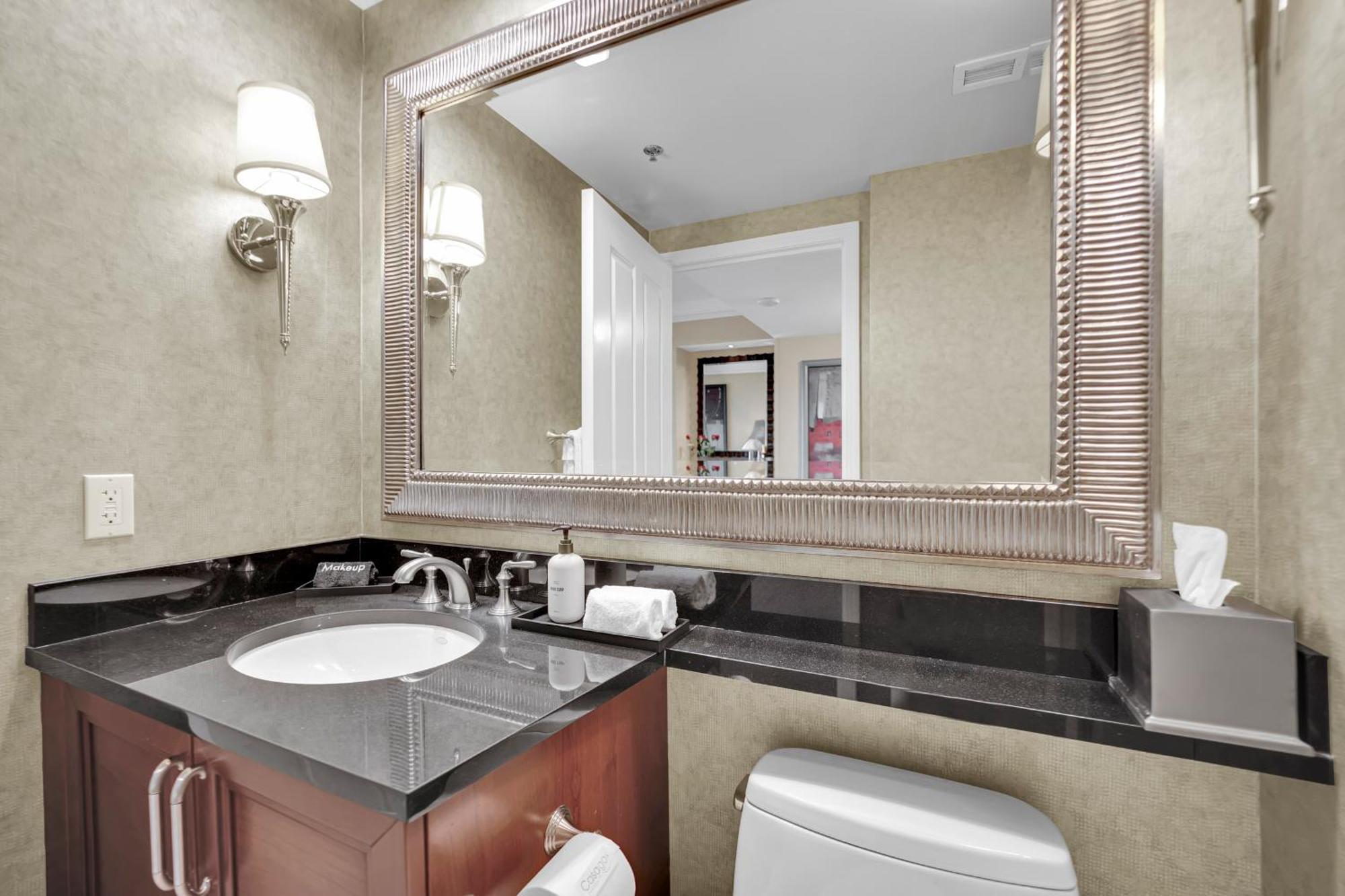 Kintsugi Retreat-condo-stripview-no Fee Hotel