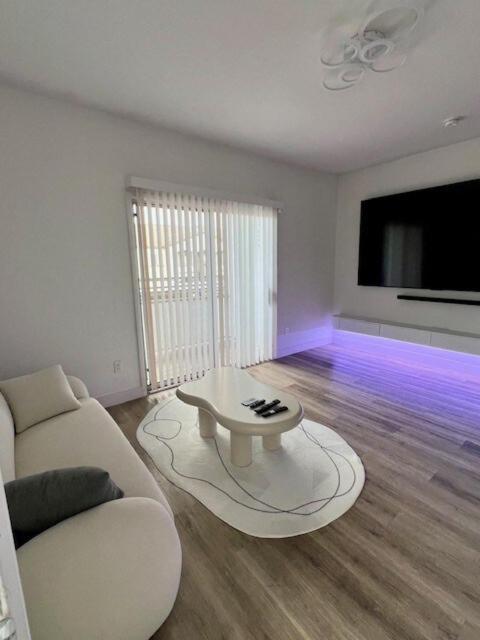 Apartment Newly Upgraded 2bed 2bath Condo! *