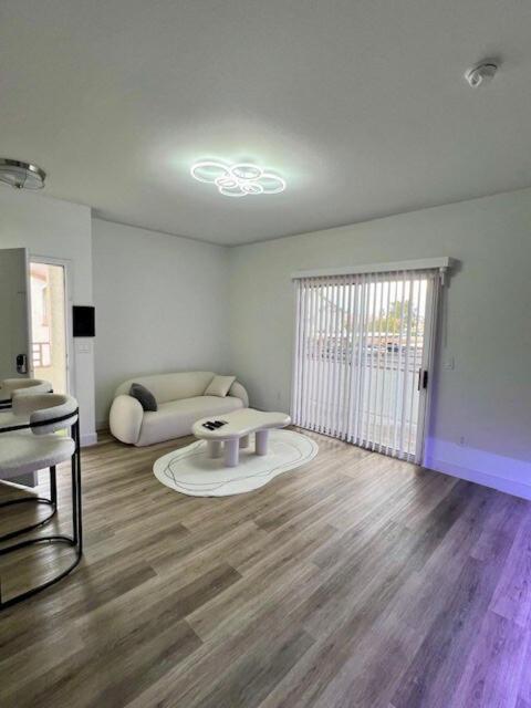 Apartment Newly Upgraded 2bed 2bath Condo!