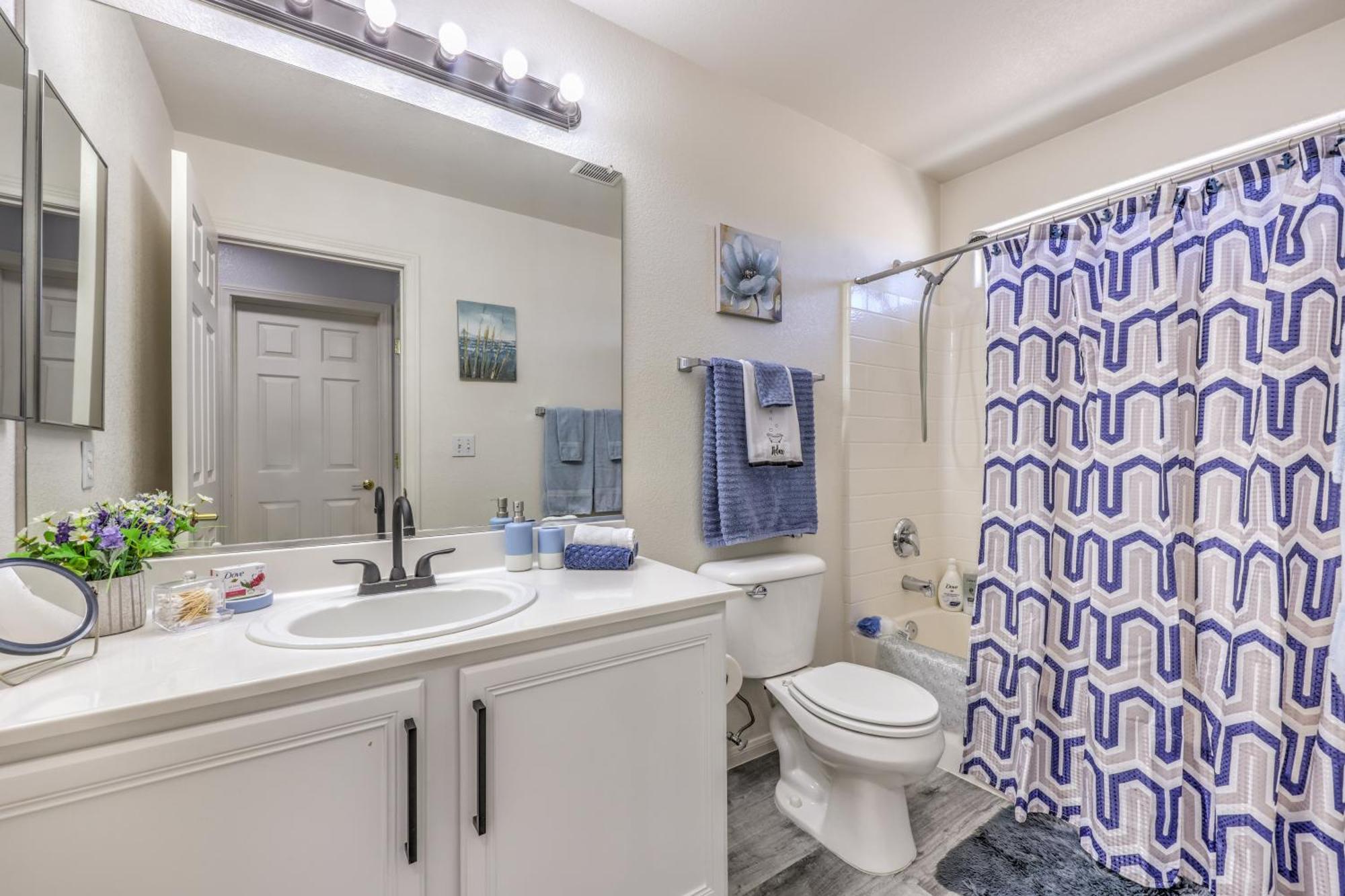 Holiday home 3br Near Shop,dining, Summerlin Mall-furnished