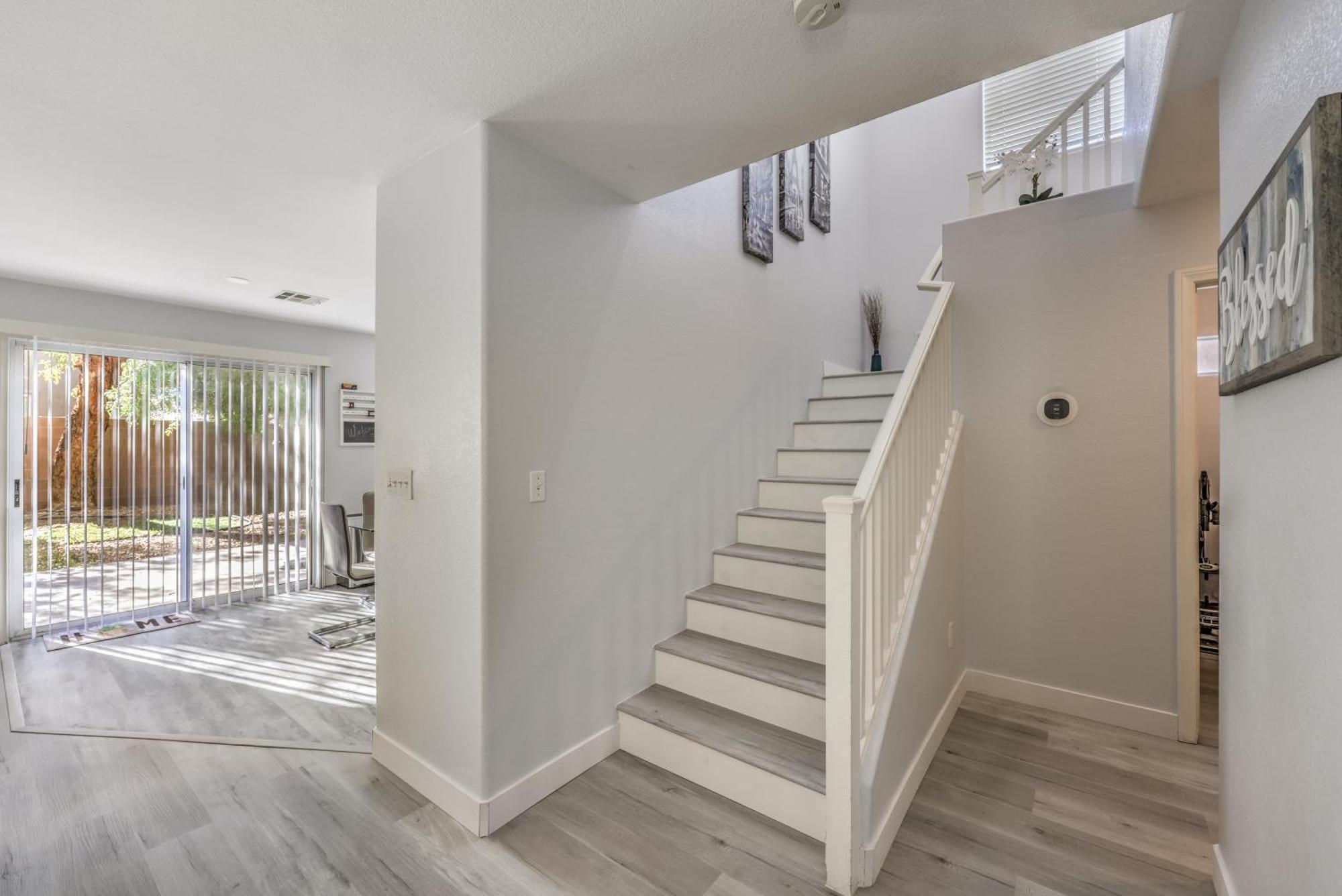 3br Near Shop,dining, Summerlin Mall-furnished *