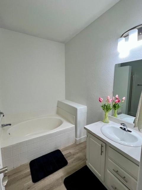 Apartamento Newly Upgraded 2bed 2bath Condo!