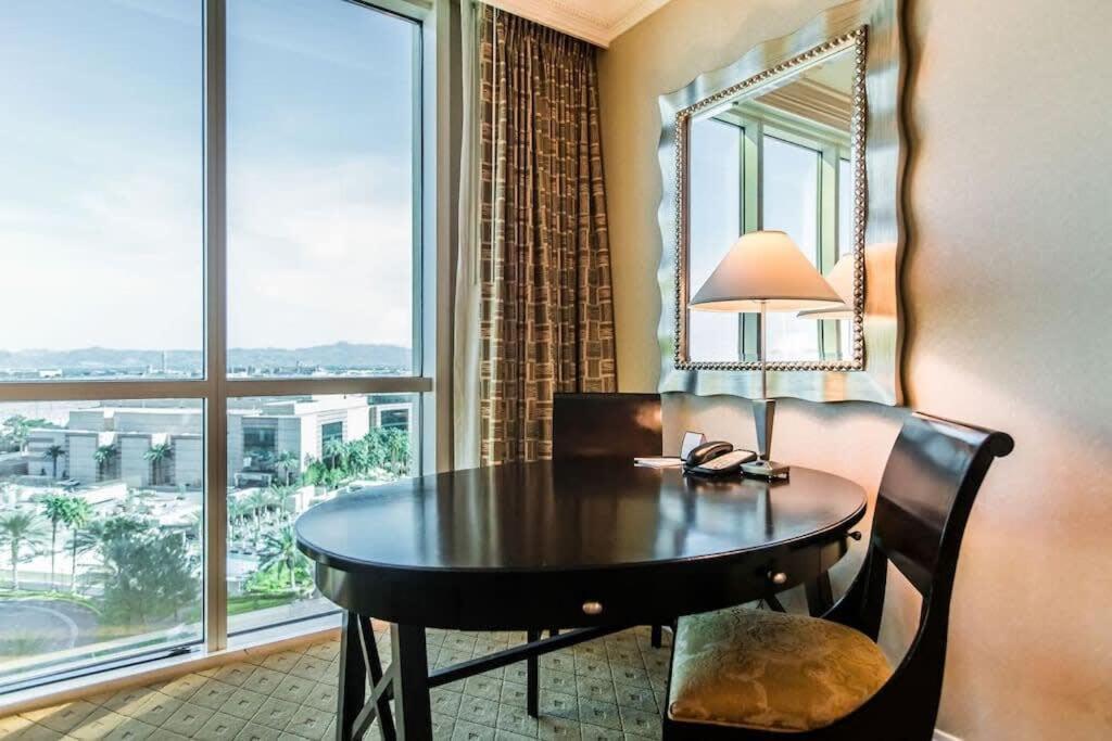 Amazing No Fee Free Parking Strip View Mgm 4607 * Las Vegas