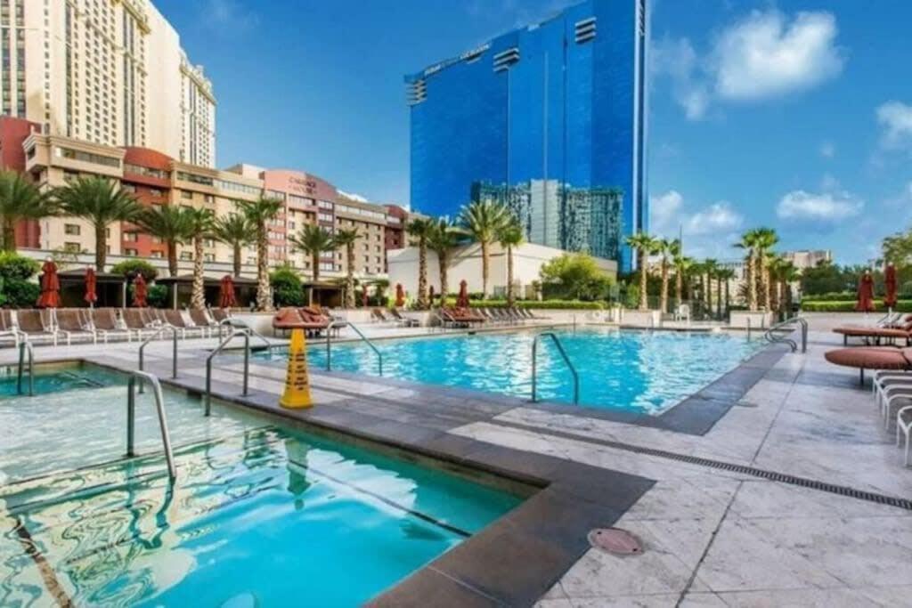 Amazing No Fee Free Parking Strip View Mgm 4607 *