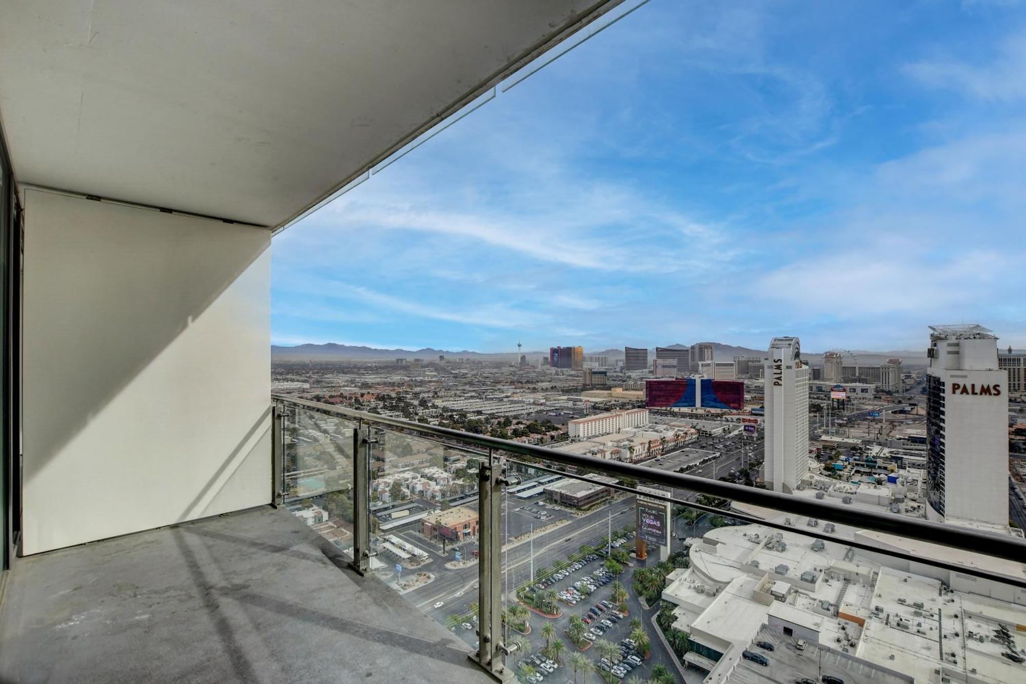 Ava 37th Flr Balcony Strip Views Palm Place *
