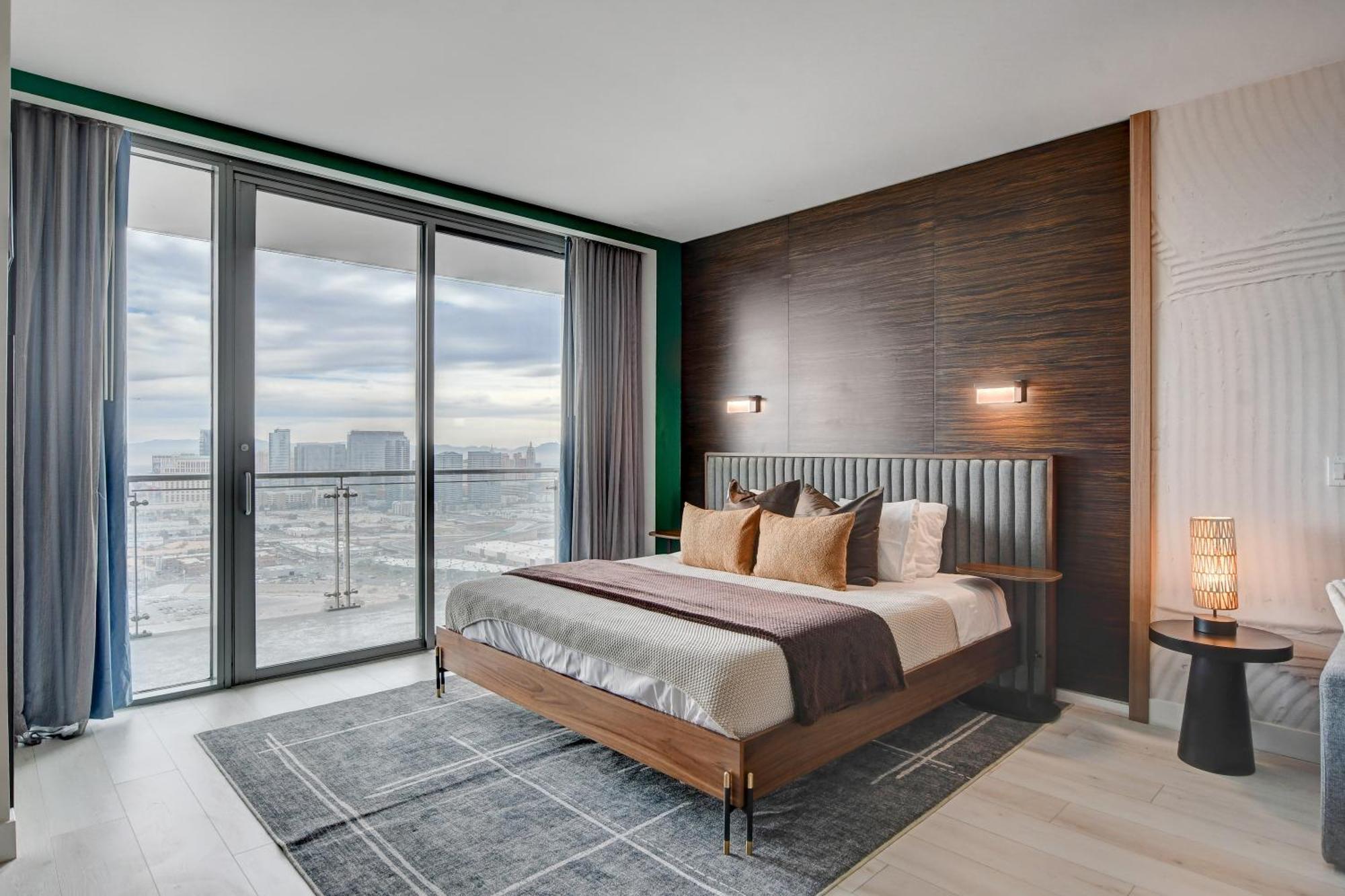Ava 37th Flr Strip View Balcony Palms Place Aparthotel *