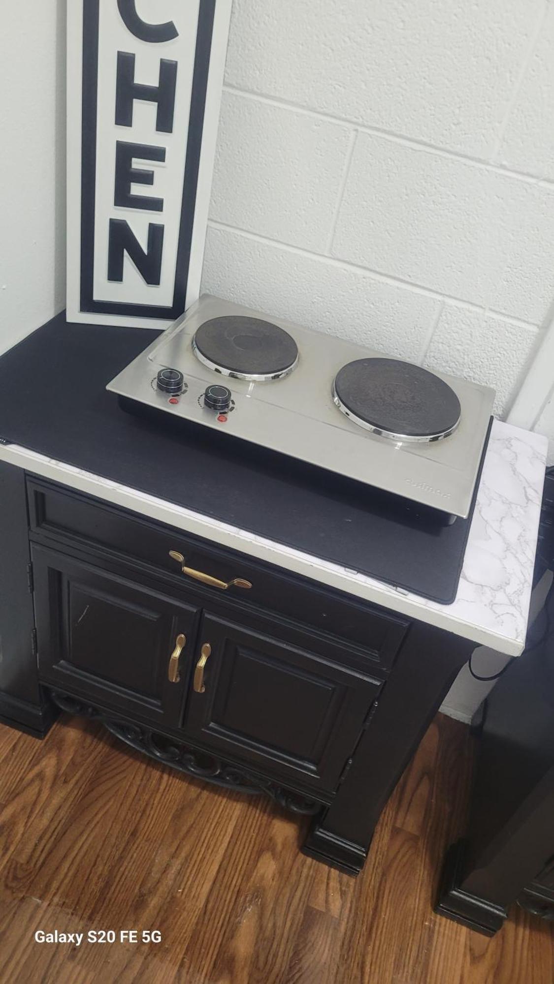 2 Bedroom Cozy Near The Strip Apartment *