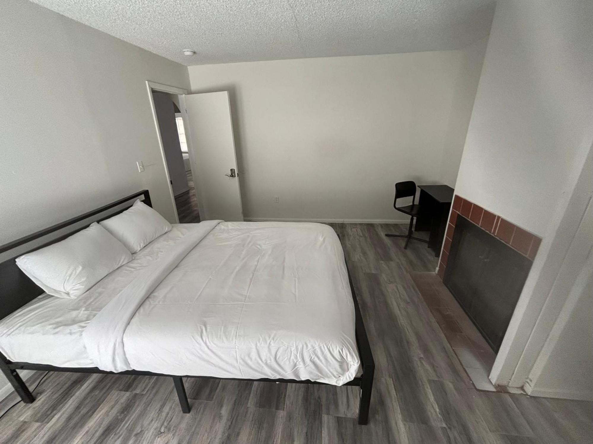 2 Or 3 Bedroom Walk To Strip Mgm Casino Shop Club *