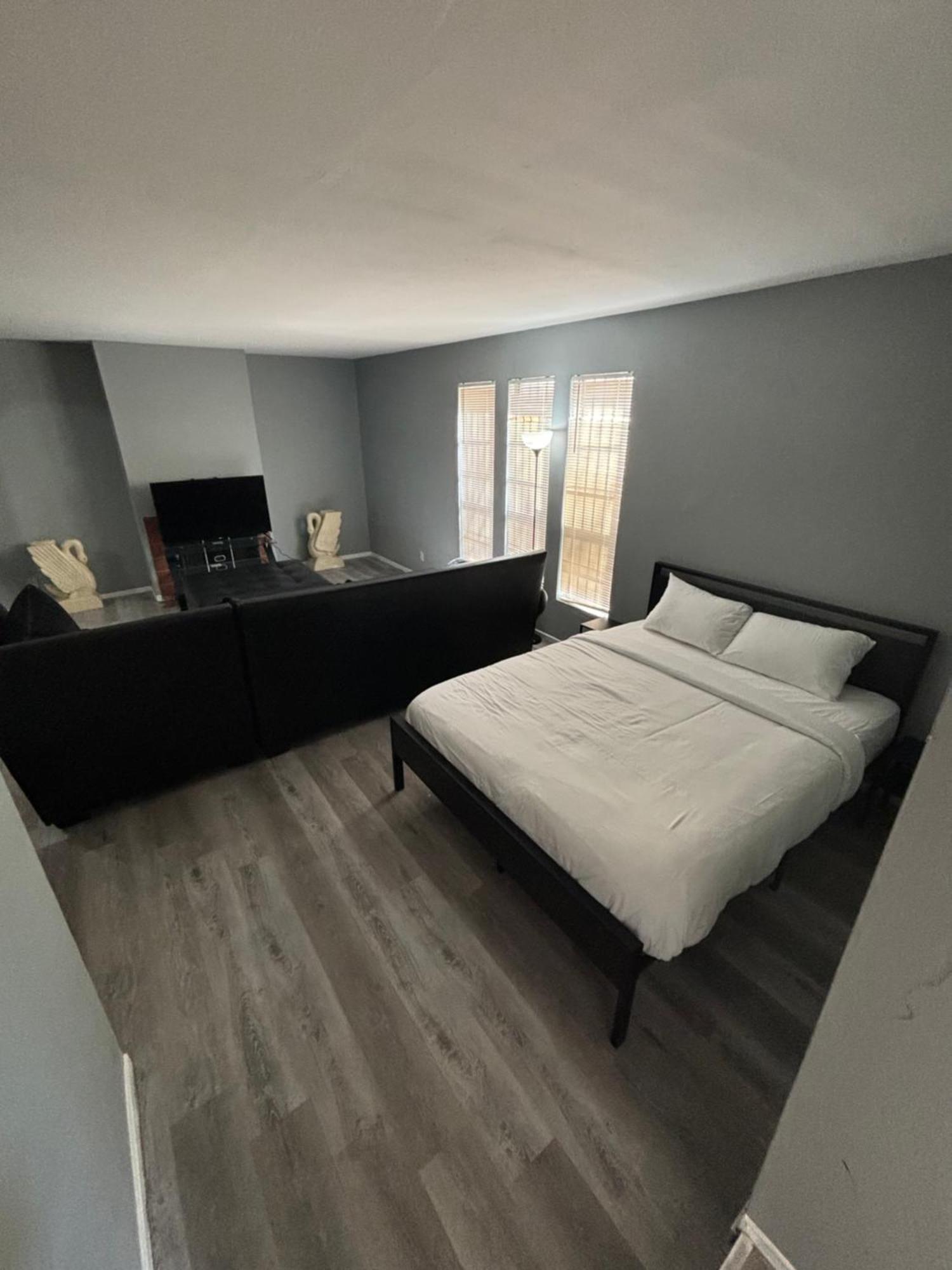 2 Or 3 Bedroom Walk To Strip Mgm Casino Shop Club Holiday home