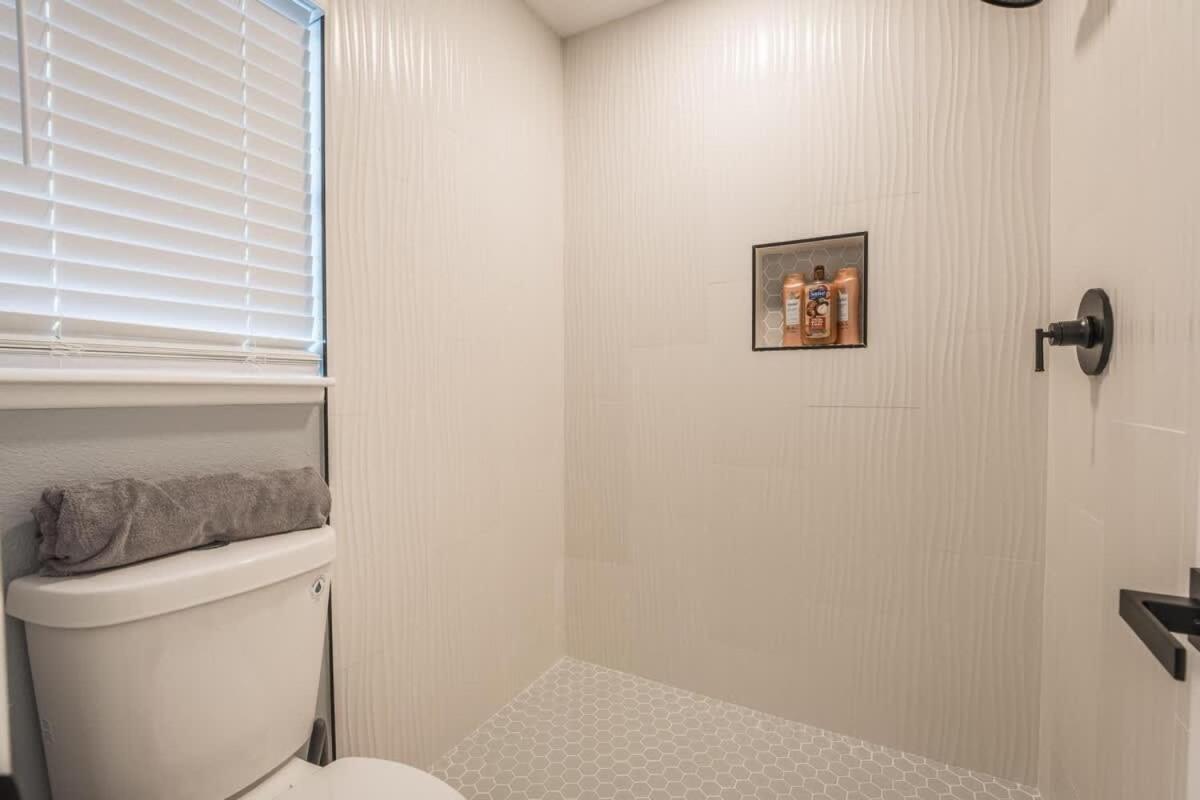Spacious Retreat For Your Family Vegas Fun Vacation *
