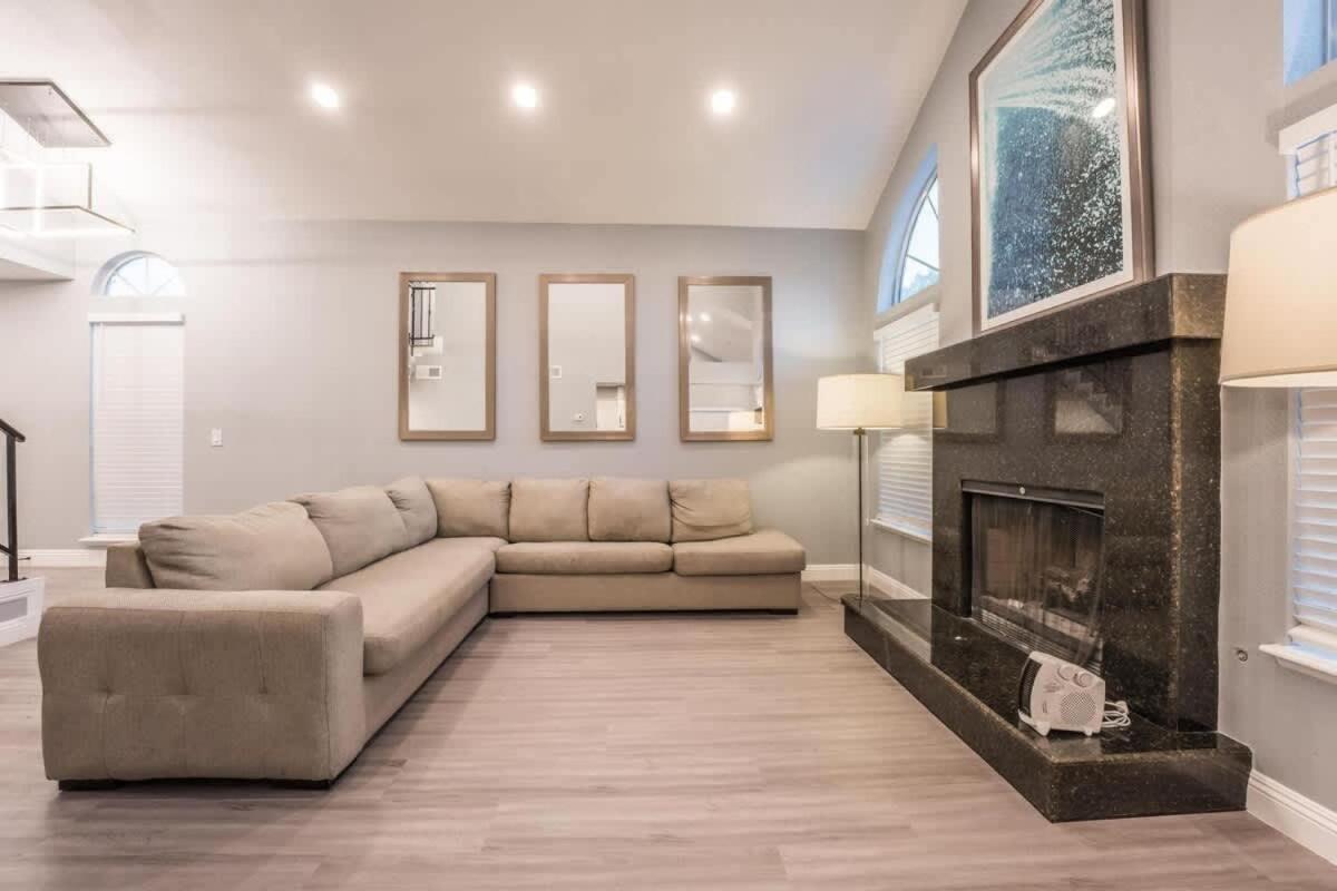 Villa Spacious Retreat For Your Family Vegas Fun Vacation *