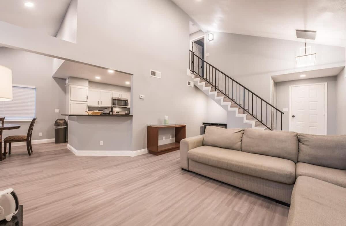Spacious Retreat For Your Family Vegas Fun Vacation Villa *