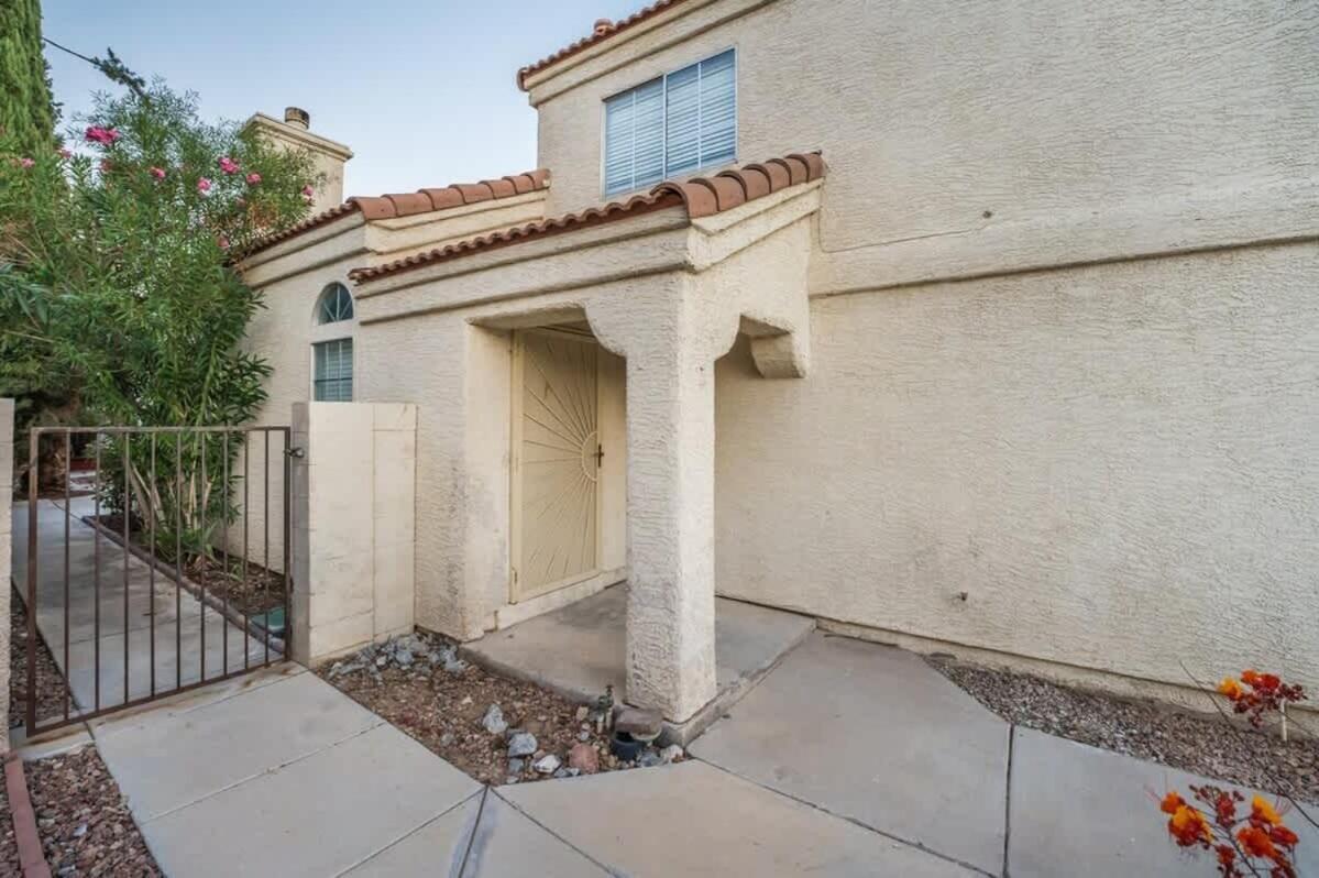 Villa Spacious Retreat For Your Family Vegas Fun Vacation *