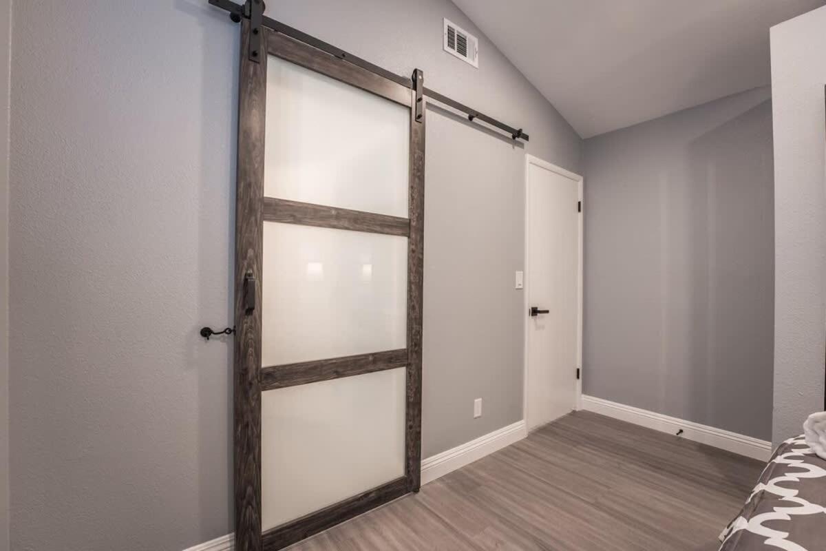 Spacious Retreat For Your Family Vegas Fun Vacation Villa *