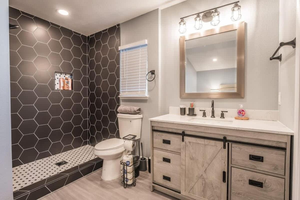 Villa Spacious Retreat For Your Family Vegas Fun Vacation *