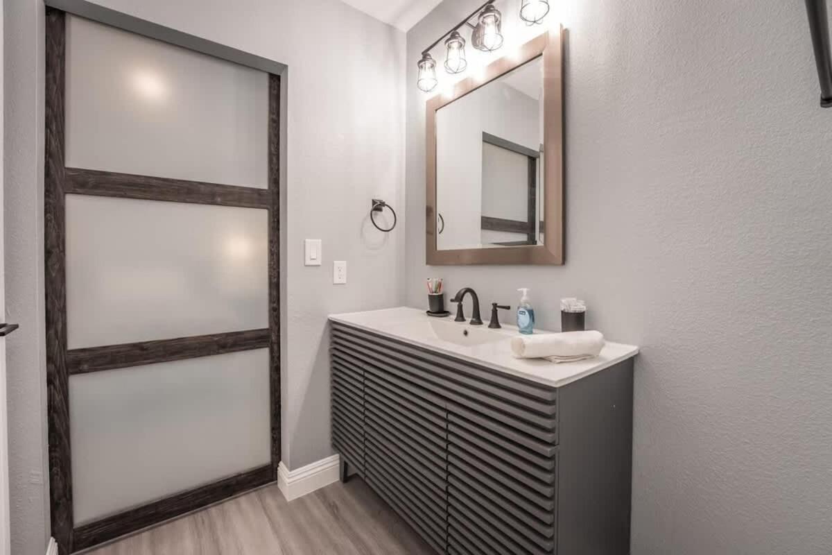Villa Spacious Retreat For Your Family Vegas Fun Vacation *
