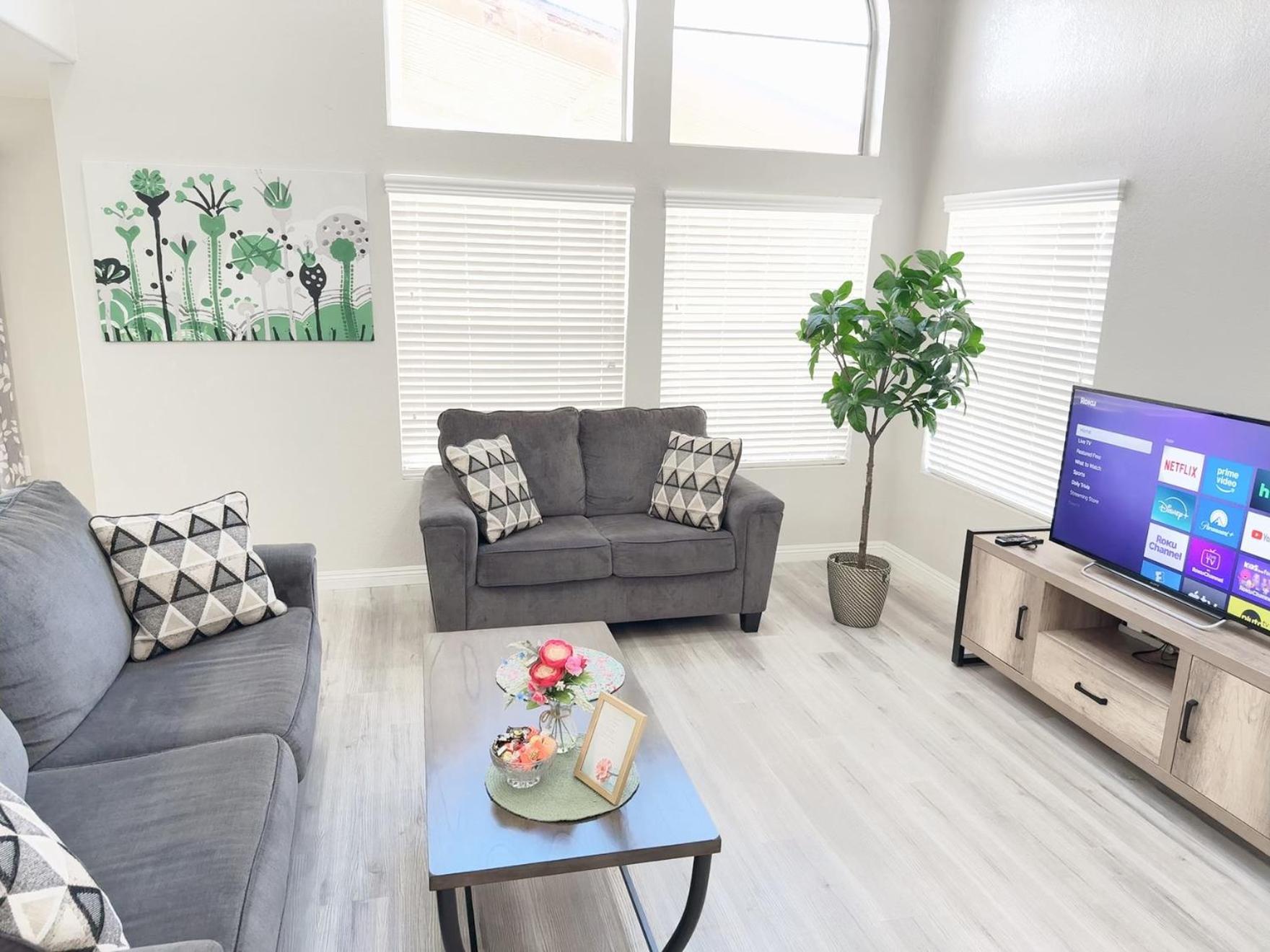 Villa Pool House Newly Remodeled 3bed 3bath Near Dt Summerlin And Red Rock *