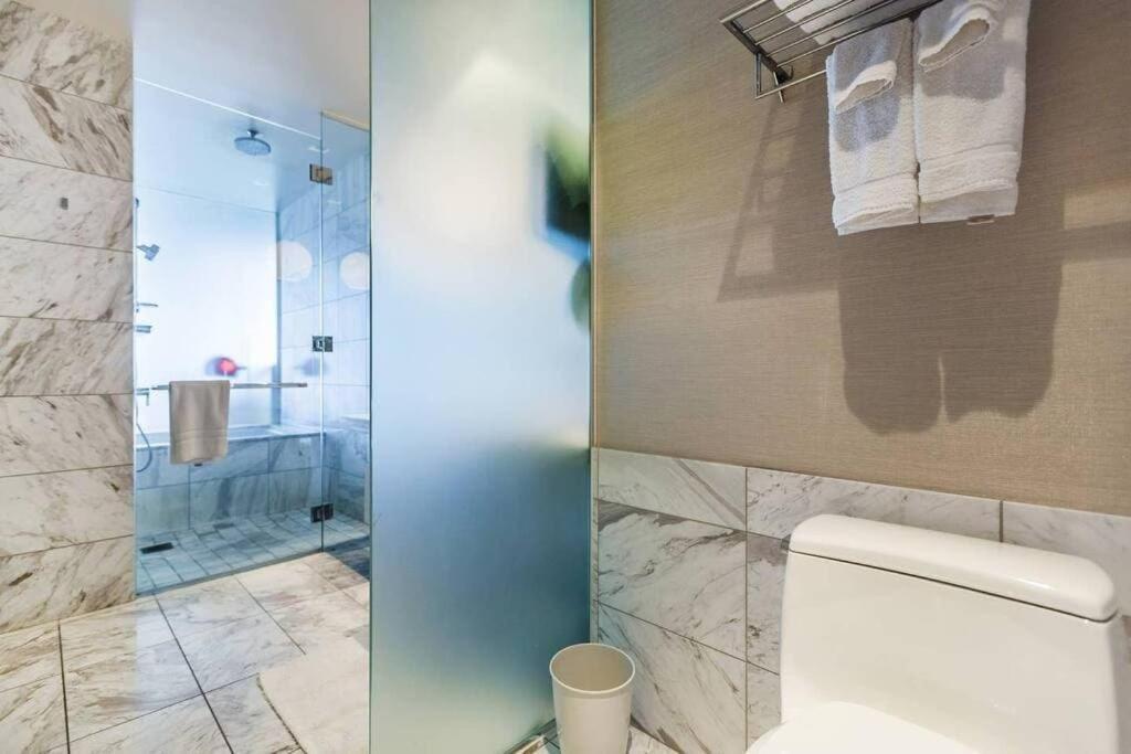 Stylish Palms Mountain View Balcony Access 28309 Apartment