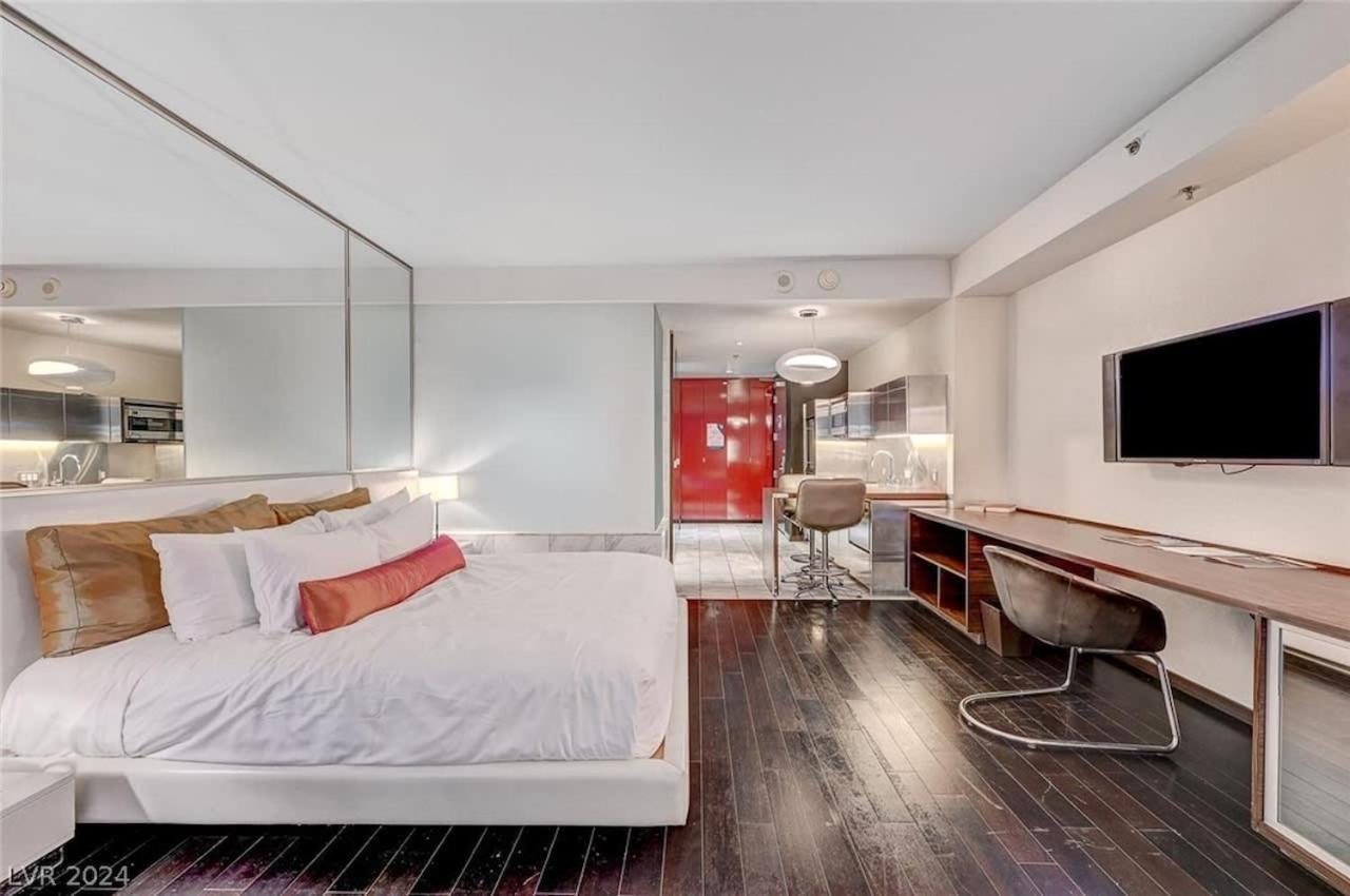 Stylish Palms Mountain View Balcony Access 28309 Apartment Las Vegas