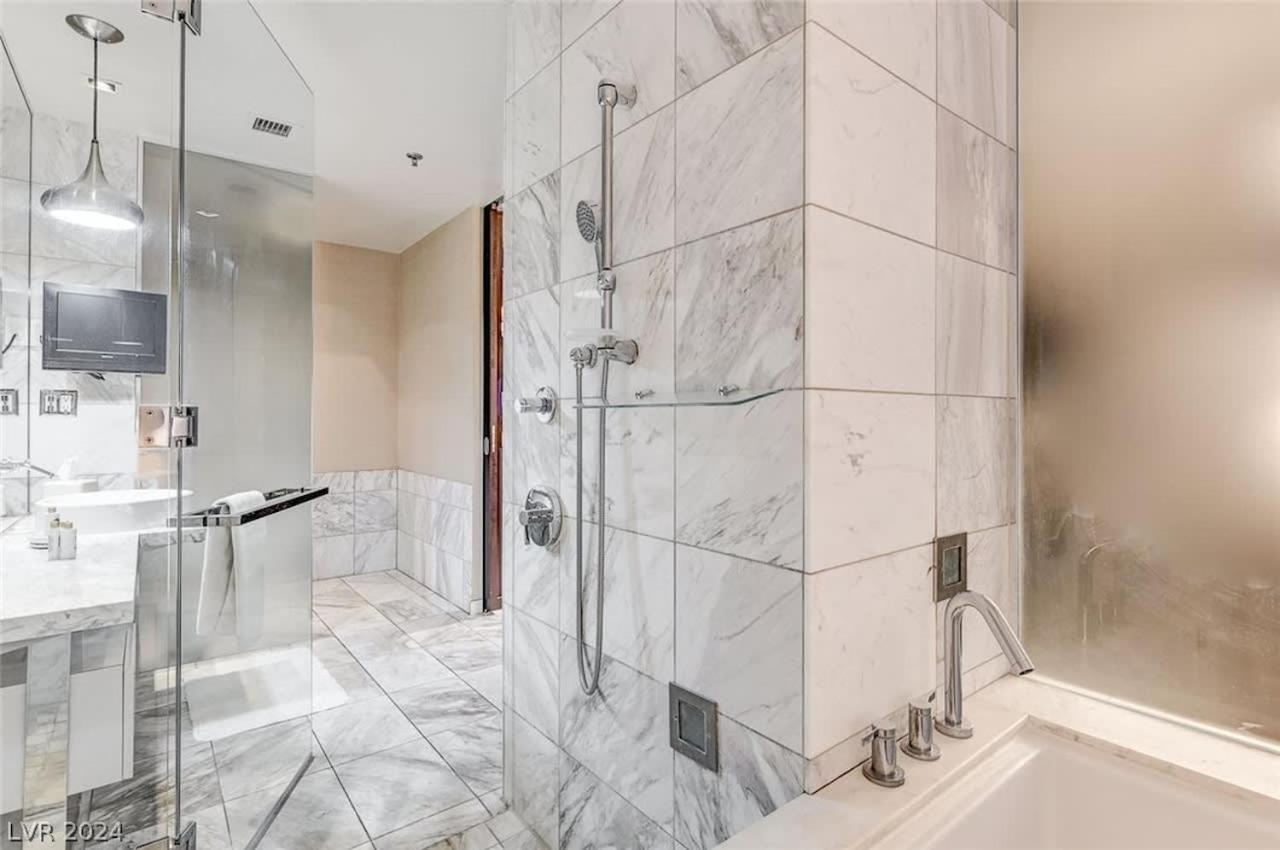 Stylish Palms Mountain View Balcony Access 28309 Apartment *