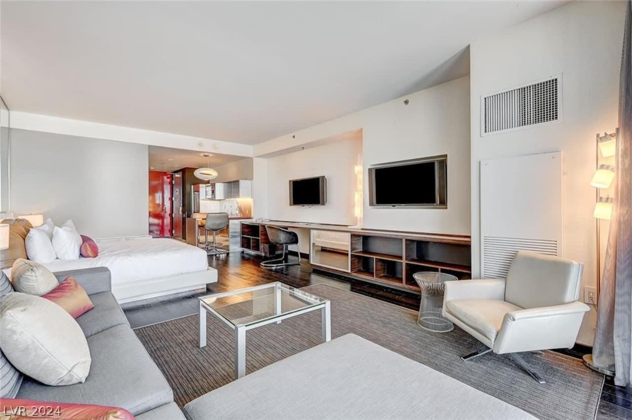 Stylish Palms Mountain View Balcony Access 28309 Apartment Las Vegas