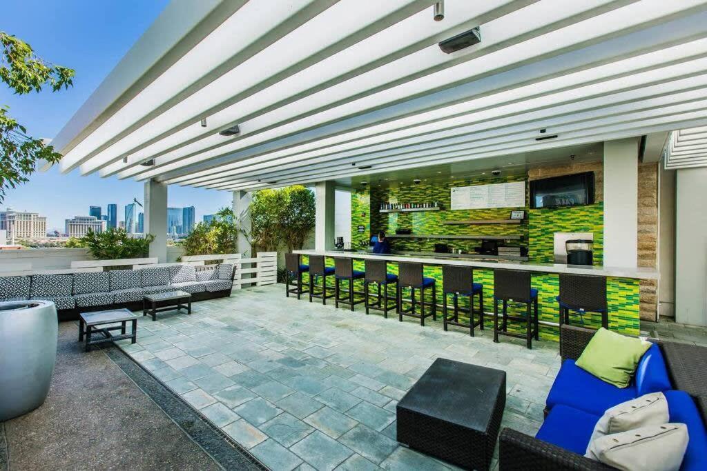 Stylish Palms Mountain View Balcony Access 28309 Apartment Las Vegas
