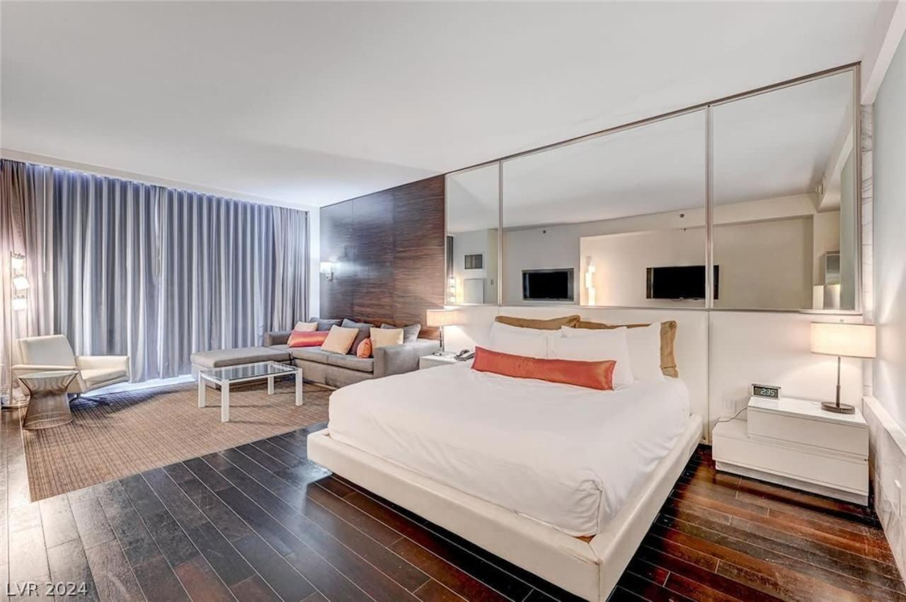 Luxurious Palms Mountain View & Balcony Access 27307 *
