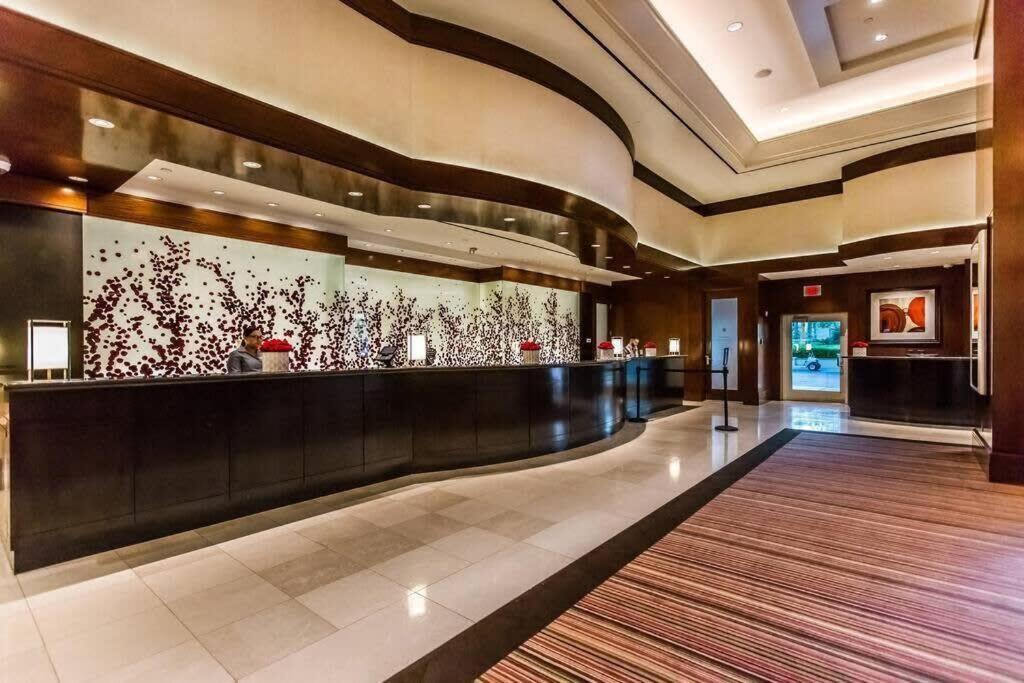 Mgm 32809 Signature Strip View