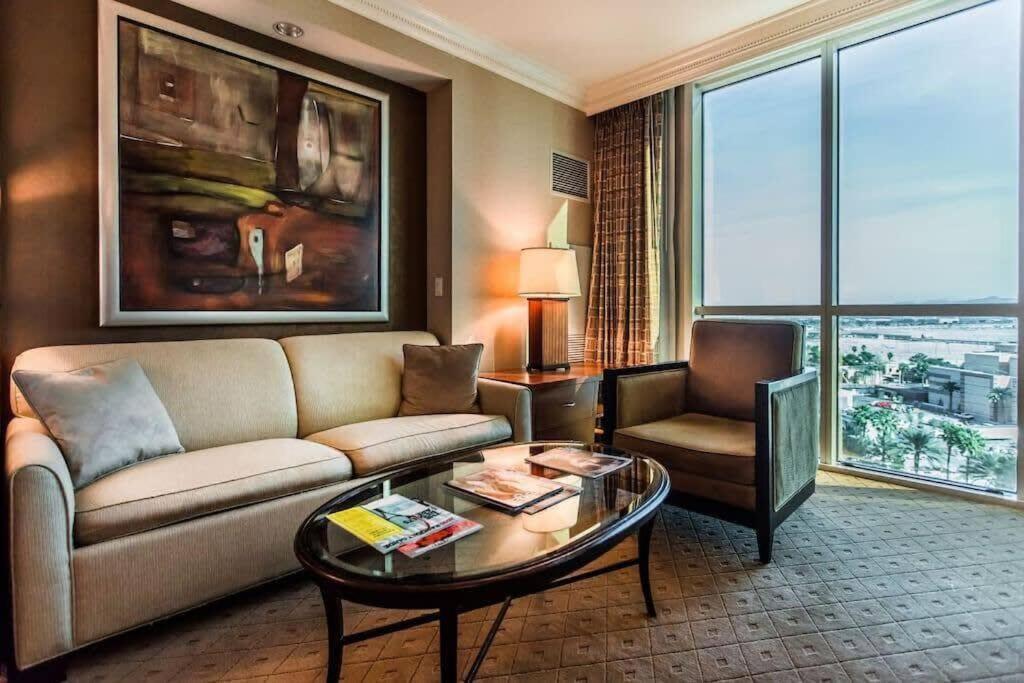 Apartment Mgm 32809 Signature Strip View *