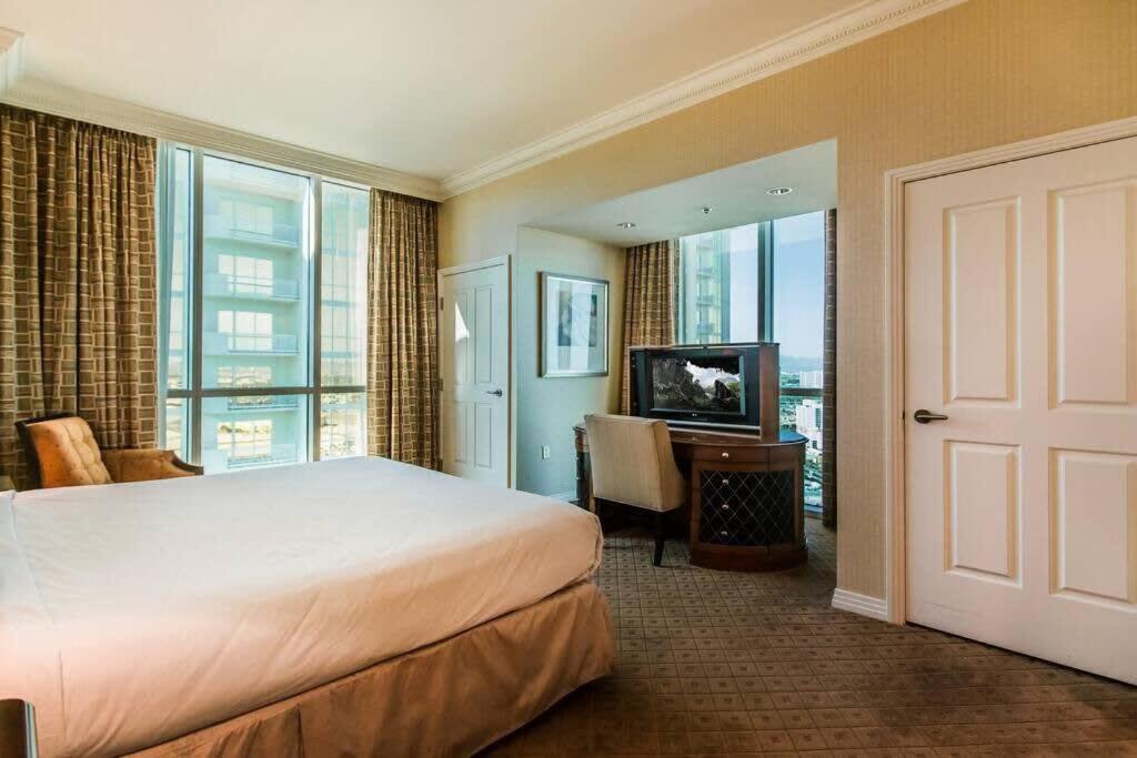 Mgm Balcony 12821 Las Vegas