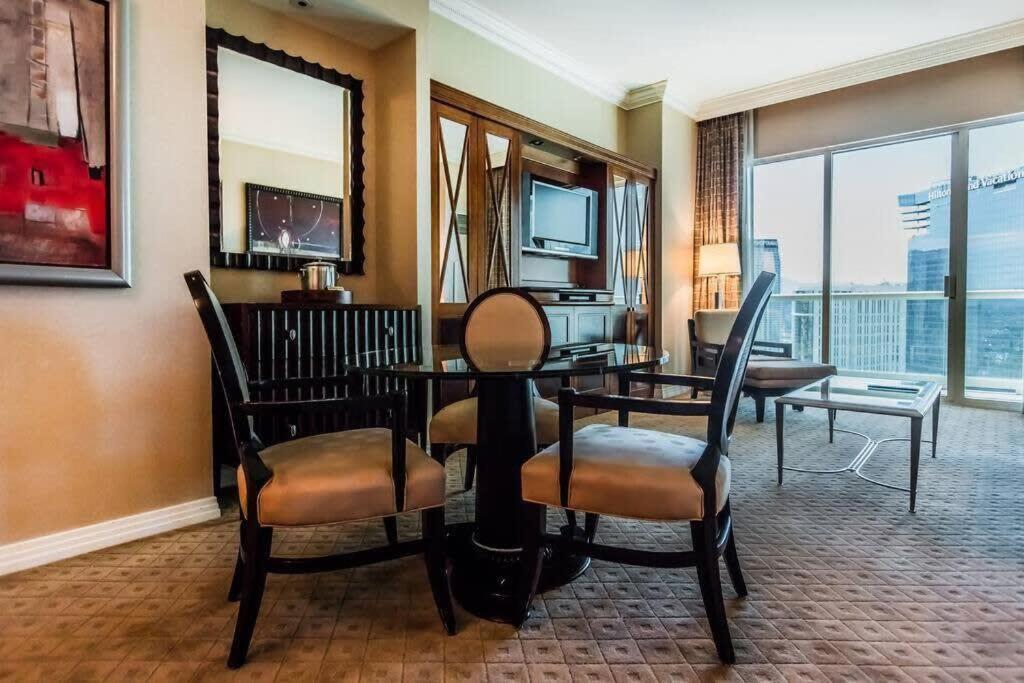 Apartment Mgm 12721 Executive Corner 1br Strip View Balcony *