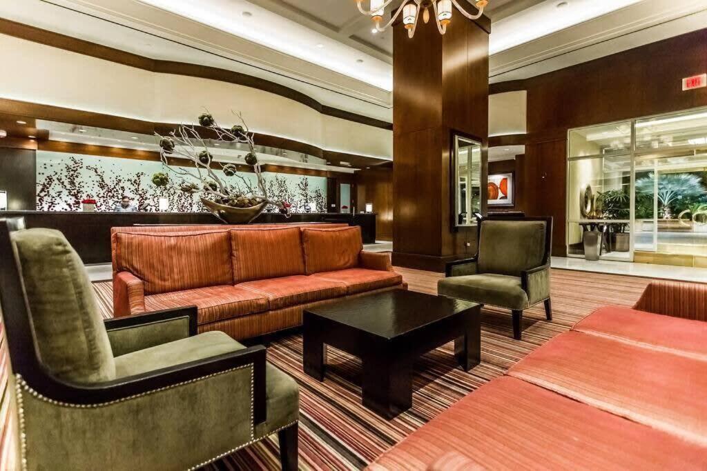 Apartment Mgm 12721 Executive Corner 1br Strip View Balcony *