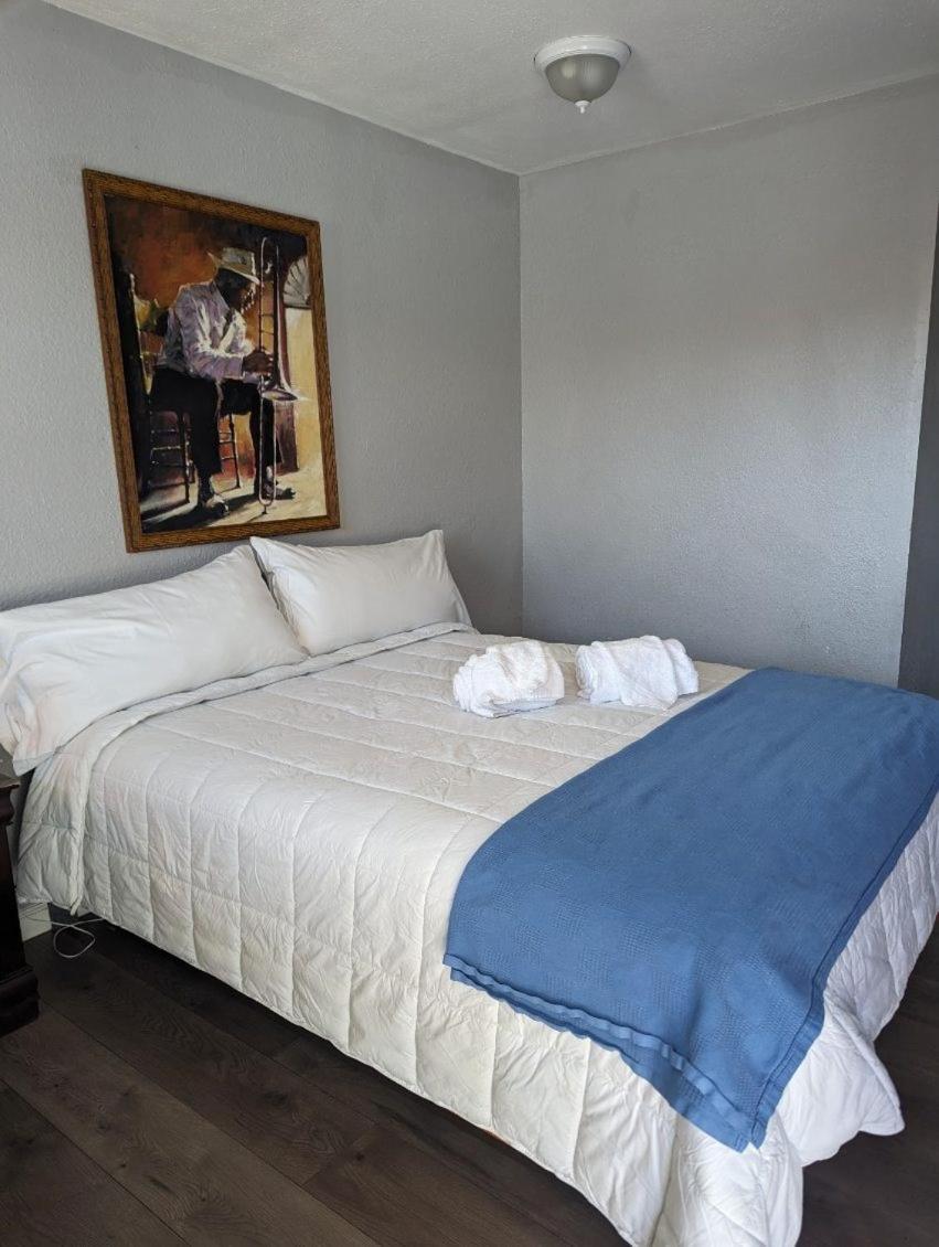 Ingles Motel *