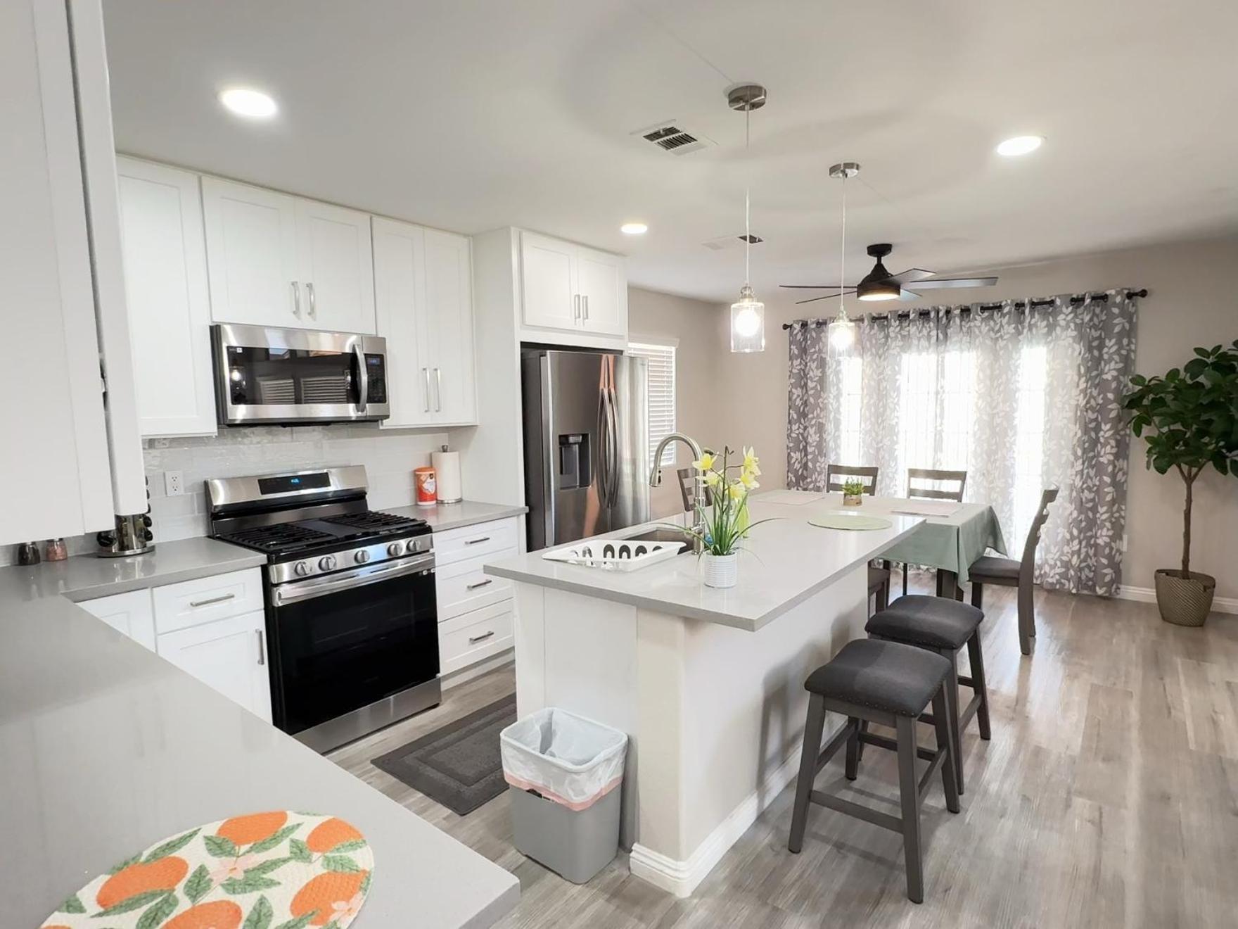 Pool House Newly Remodeled 3bed 3bath Near Dt Summerlin And Red Rock Villa Las Vegas