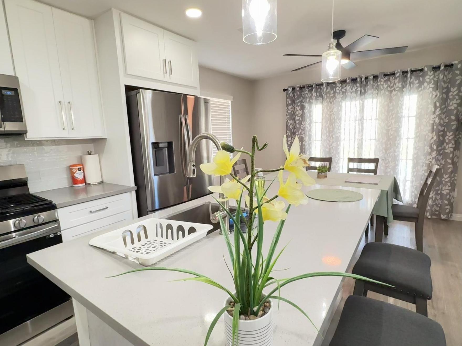 Pool House Newly Remodeled 3bed 3bath Near Dt Summerlin And Red Rock