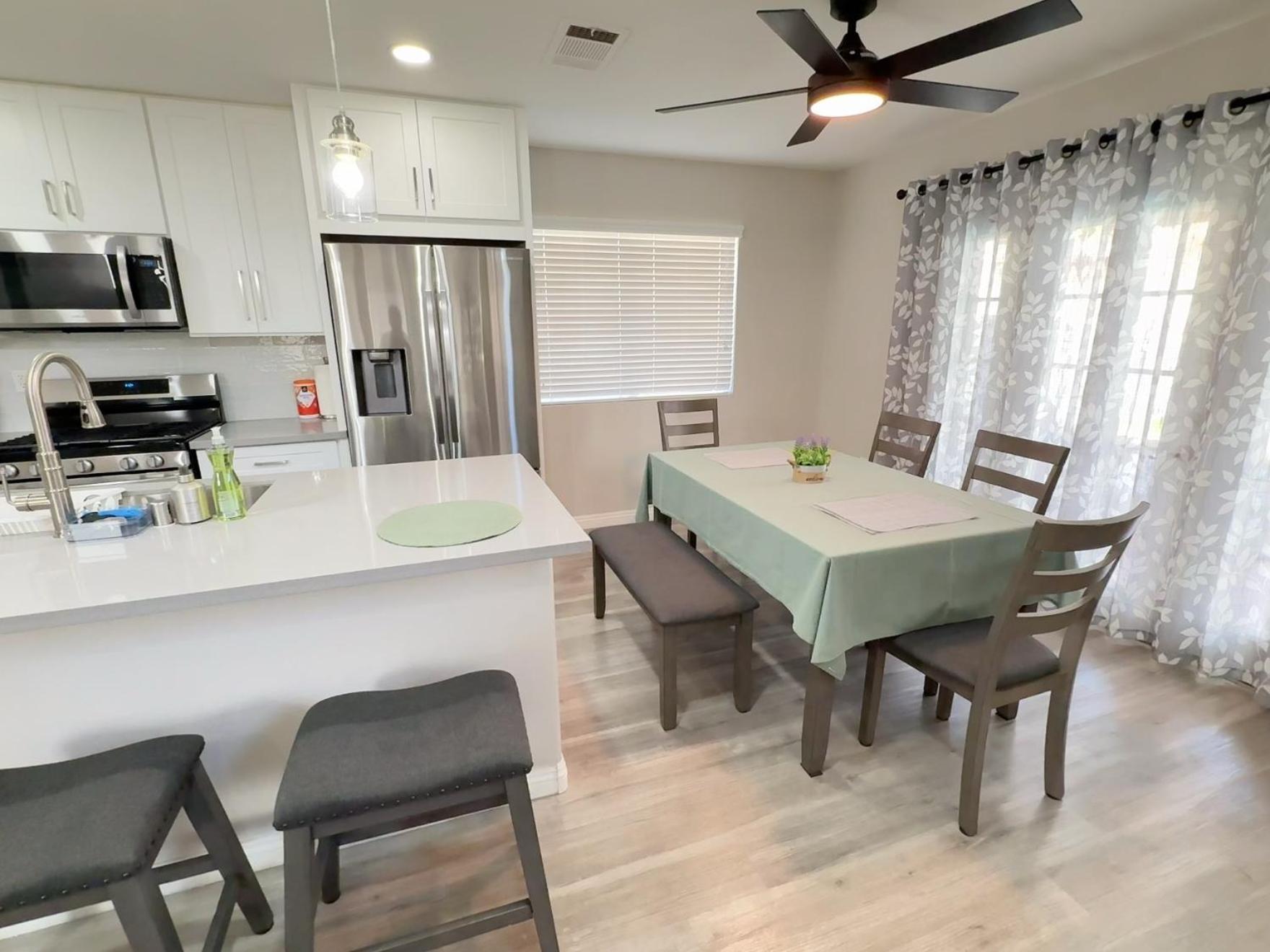Pool House Newly Remodeled 3bed 3bath Near Dt Summerlin And Red Rock Villa